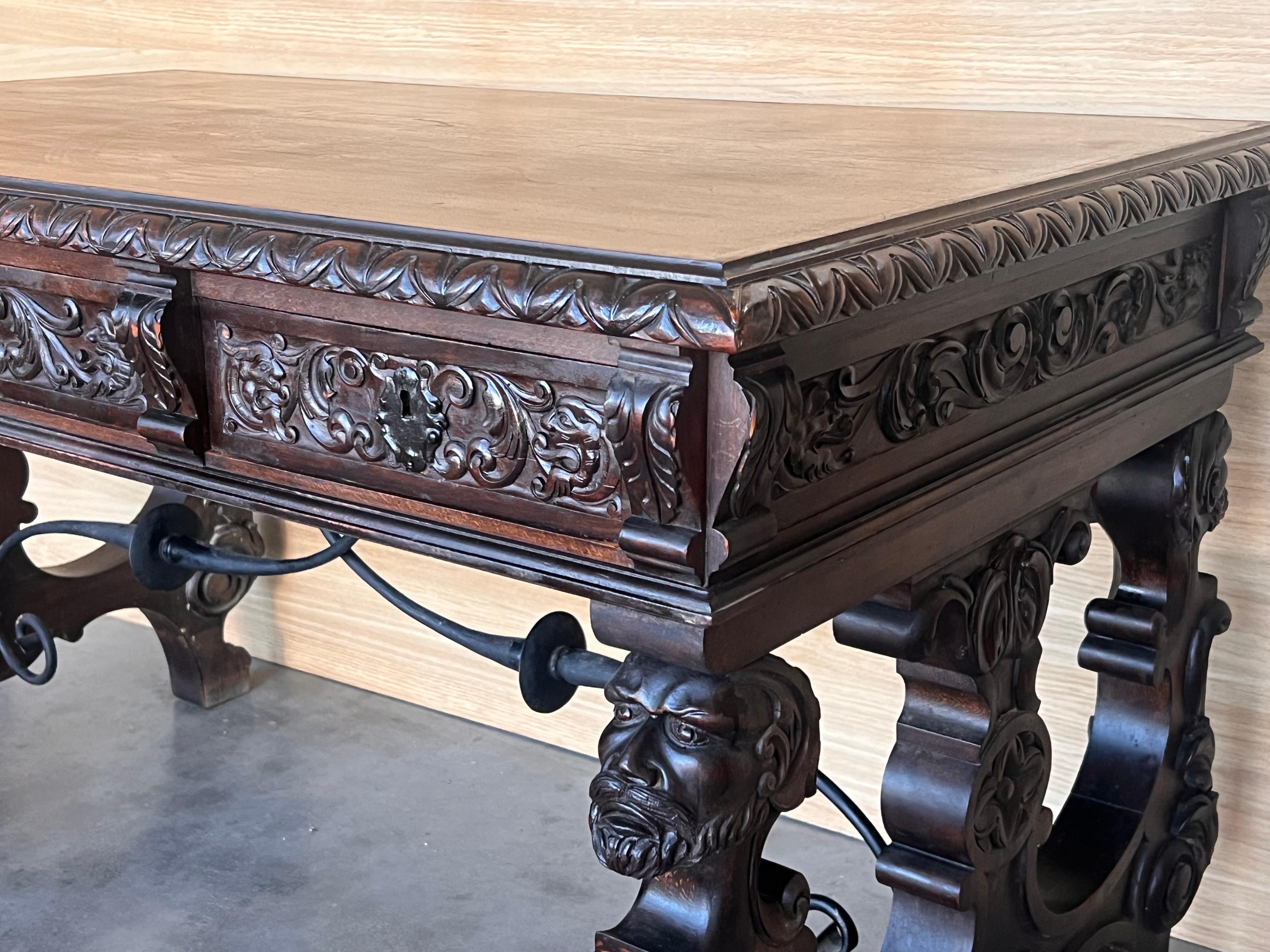 Table ou bureau de bibliothèque espagnol du 19e siècle en chêne à deux faces de style baroque Bon état - En vente à Miami, FL