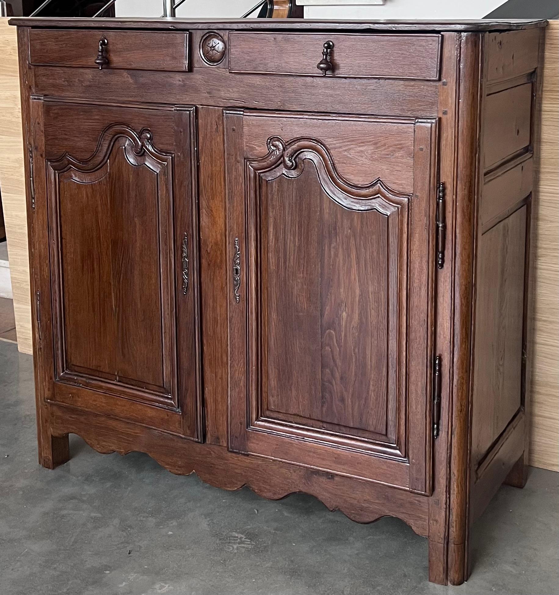 Buffet à deux portes en noyer espagnol du XIXe siècle Bon état - En vente à Miami, FL