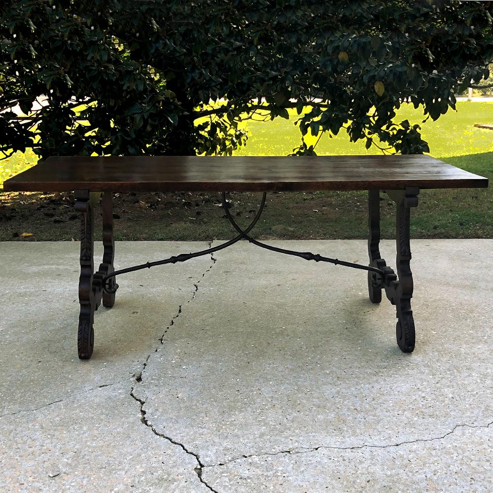 19th Century Spanish Walnut Dining Table In Good Condition In Dallas, TX