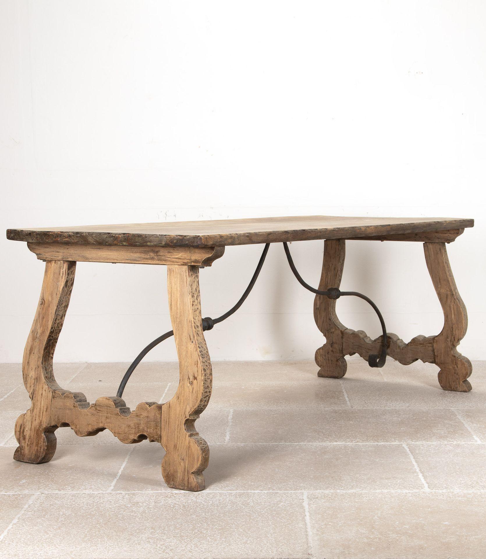 Espagnol Table Fratino espagnol du 19ème siècle en vente