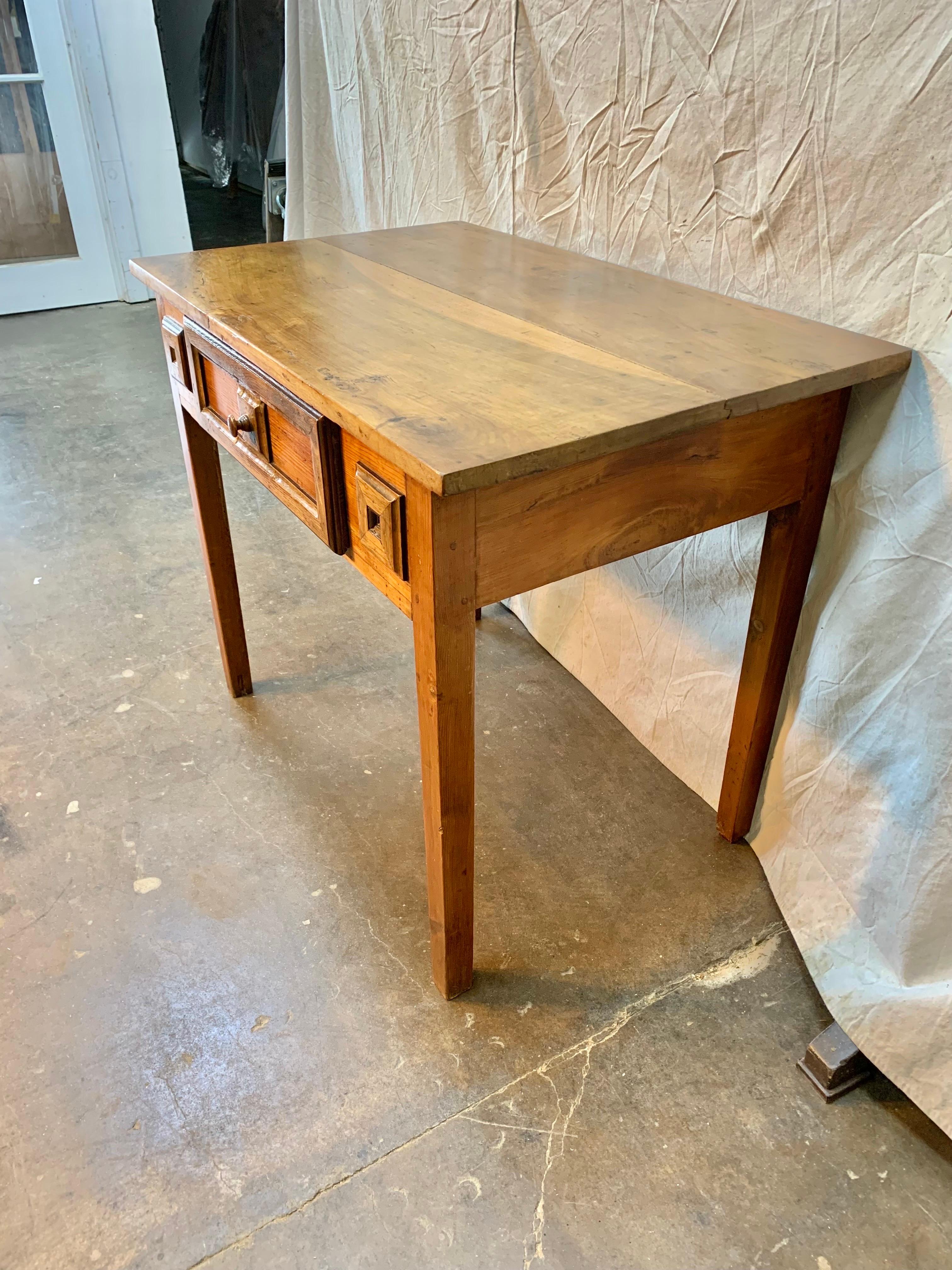 19th Century Spanish Walnut One Drawer Side Table In Good Condition In Burton, TX