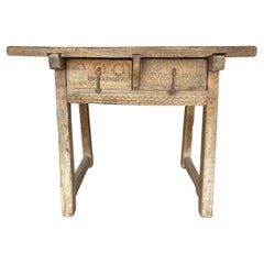 Tavolino in noce spagnolo del XIX secolo