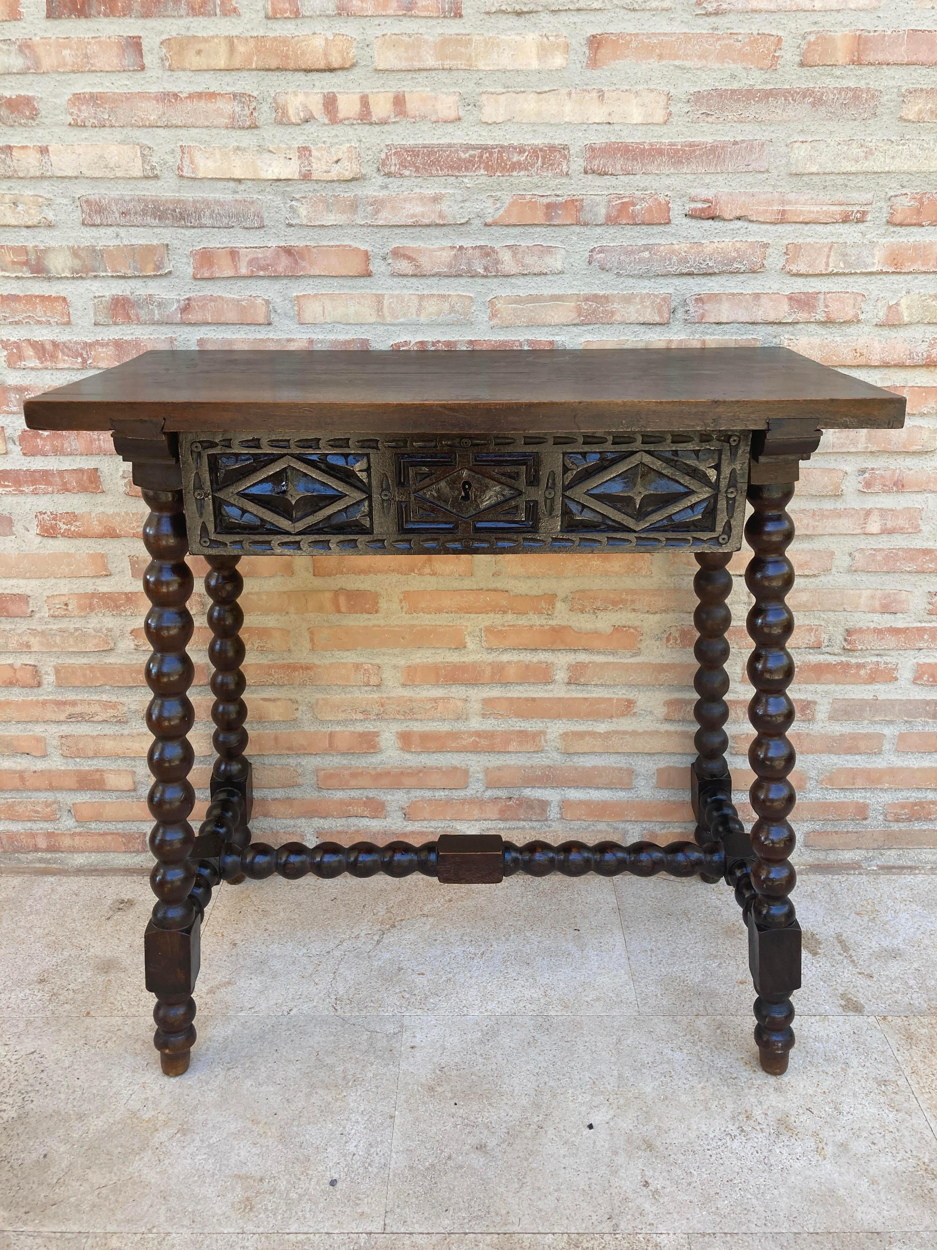 Baroque 19th Century Spanish Walnut Side Table with Turned Legs, Flat Top with a Lockabl