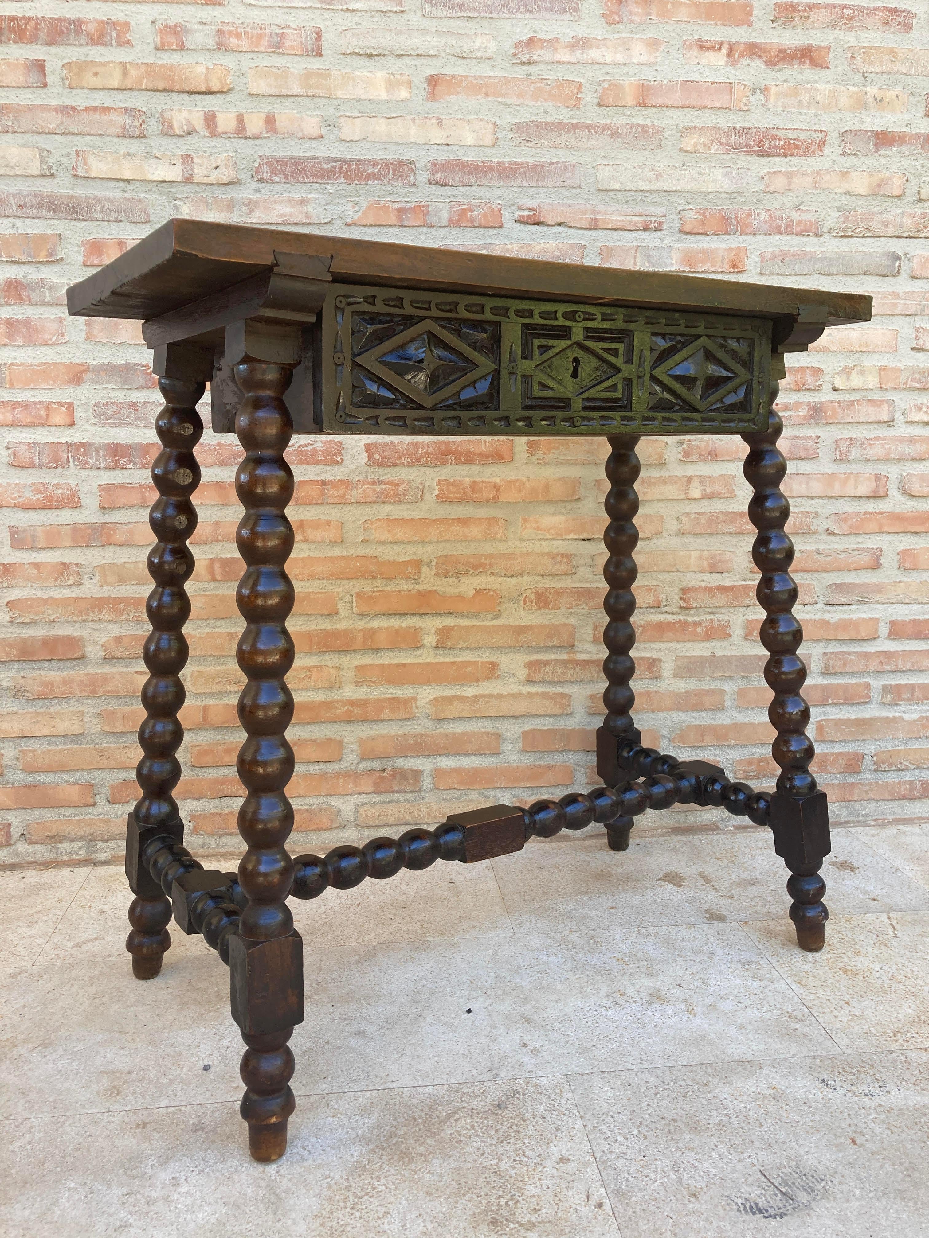 19th Century Spanish Walnut Side Table with Turned Legs, Flat Top with a Lockabl In Good Condition In Miami, FL
