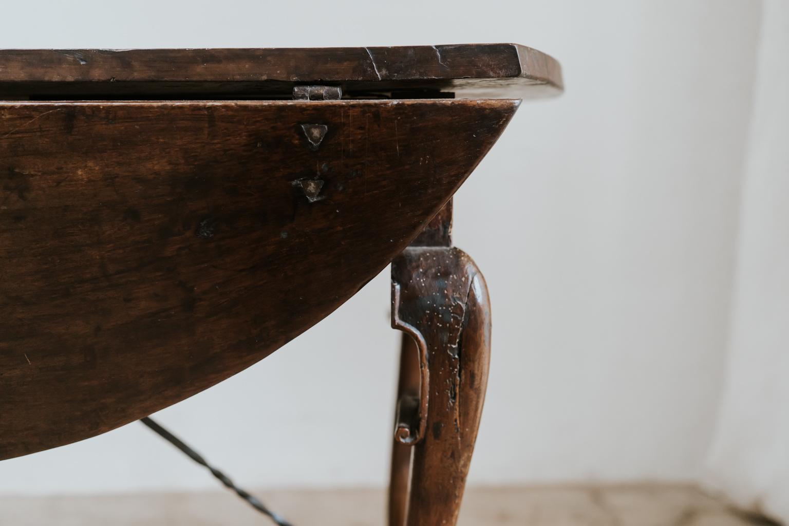 19th Century Spanish Walnut Table For Sale 5