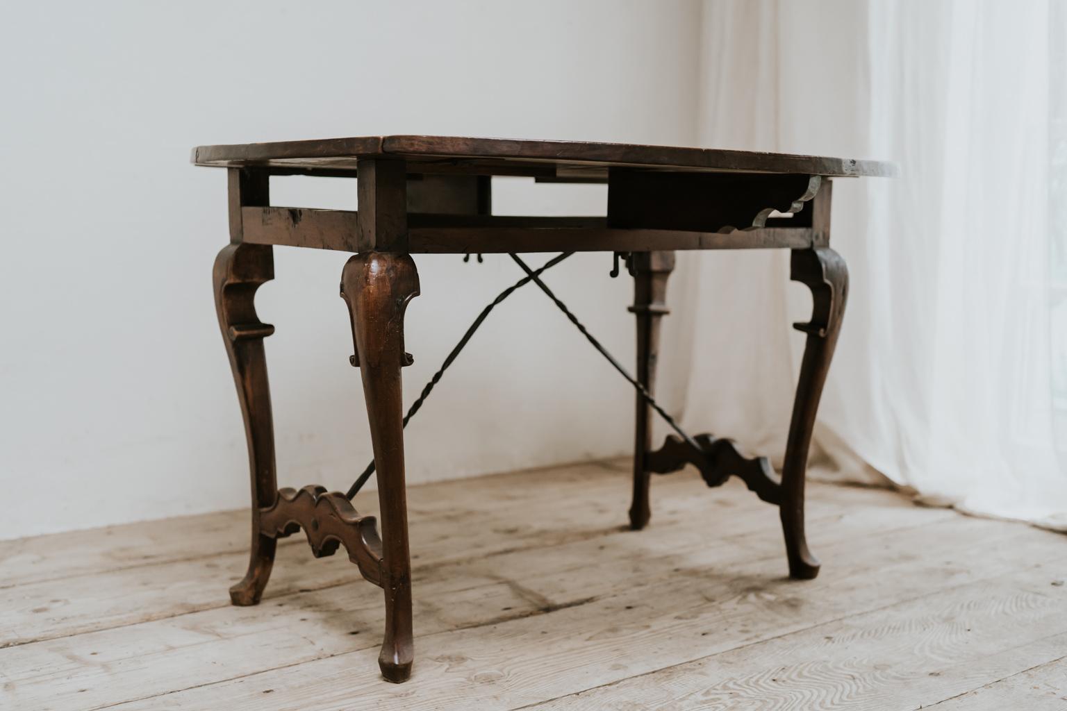 19th Century Spanish Walnut Table For Sale 11
