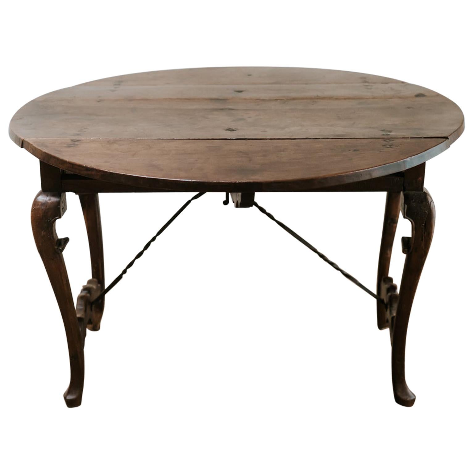 table en noyer espagnole du 19ème siècle en vente