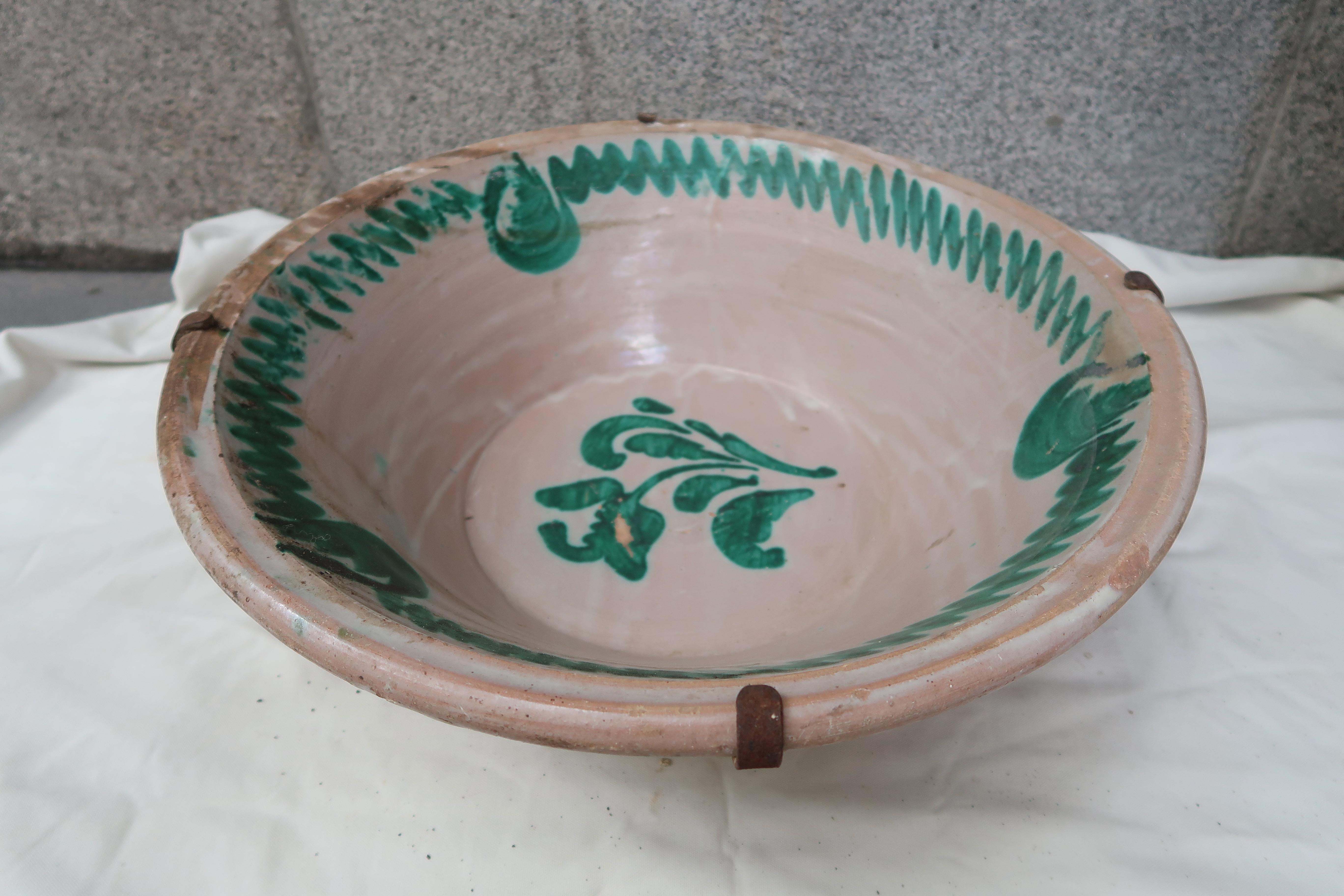 Ceramic 19th Century Spanish White and Green Glazed Terracotta Lebrillo, Granada For Sale