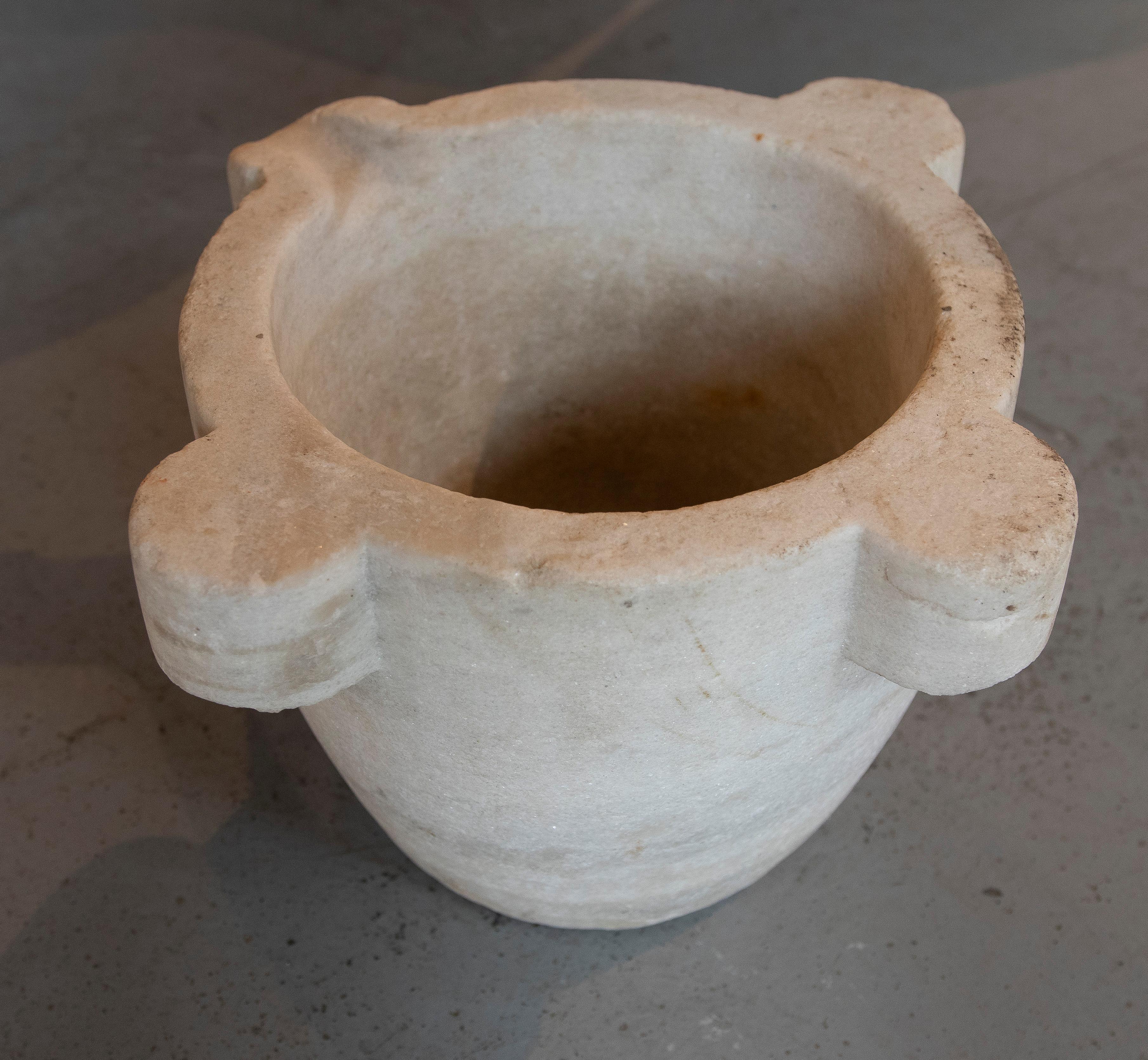 19th Century Spanish White Marble Pharmacy Mortar  For Sale 8