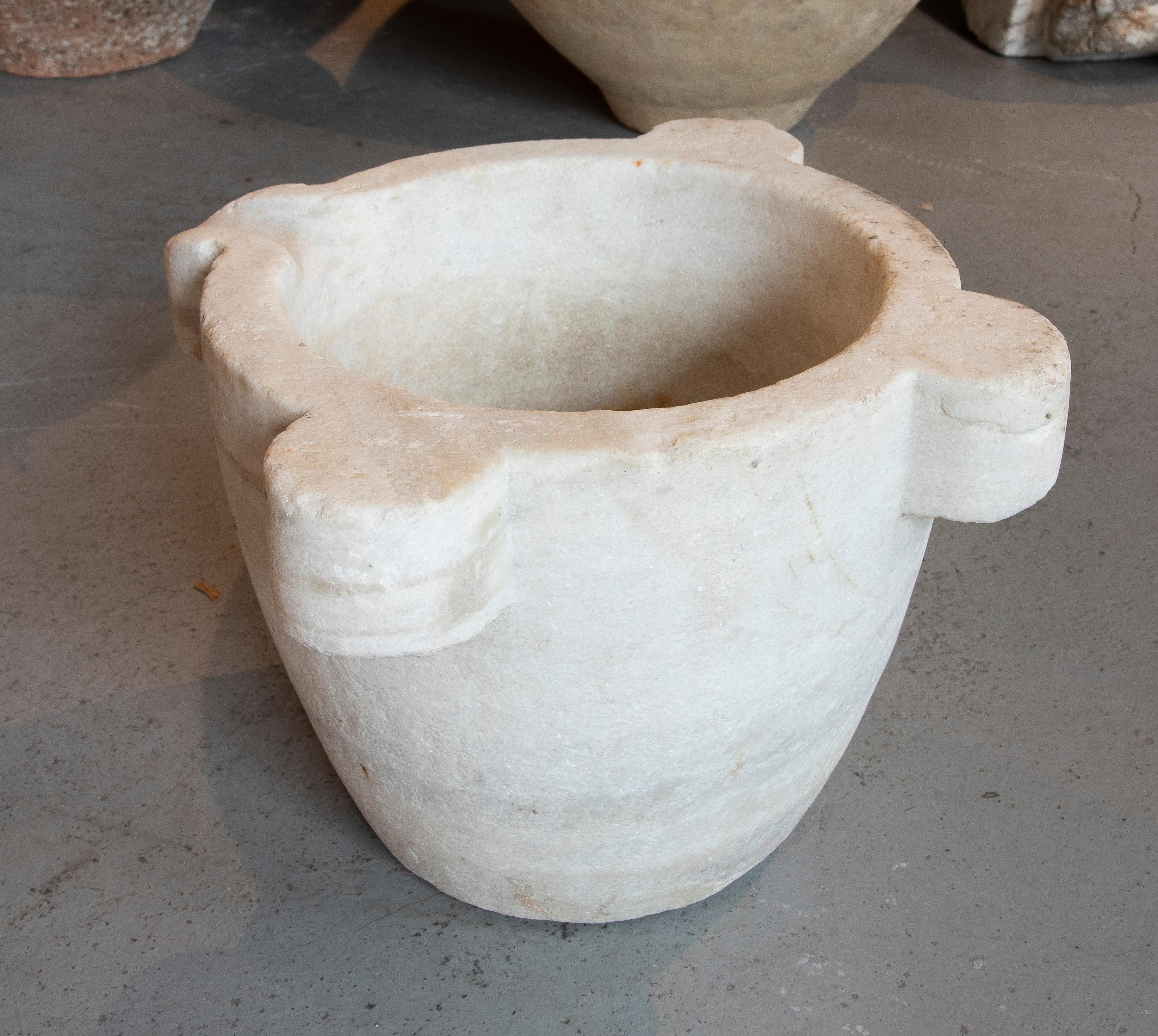 19th Century Spanish White Marble Pharmacy Mortar  In Good Condition For Sale In Marbella, ES