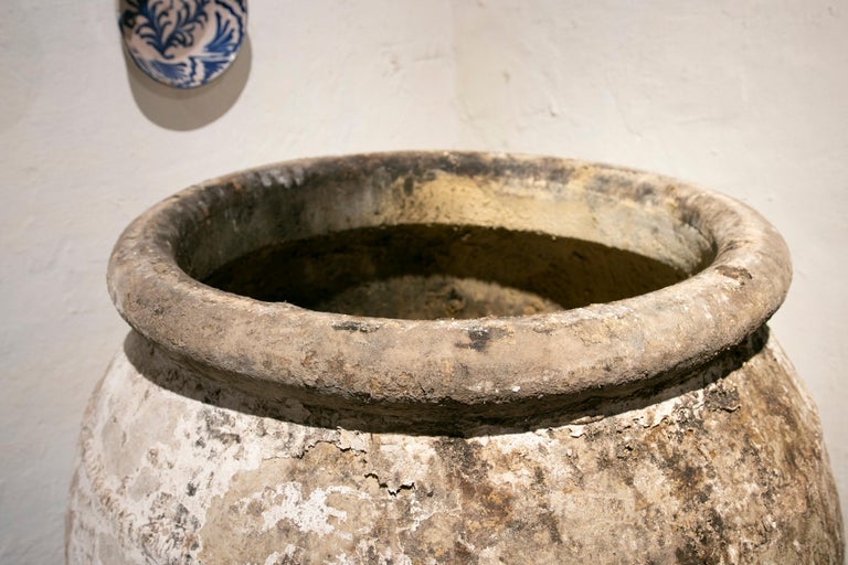 19th Century Spanish Whitewashed Ceramic Jar For Sale at 1stDibs
