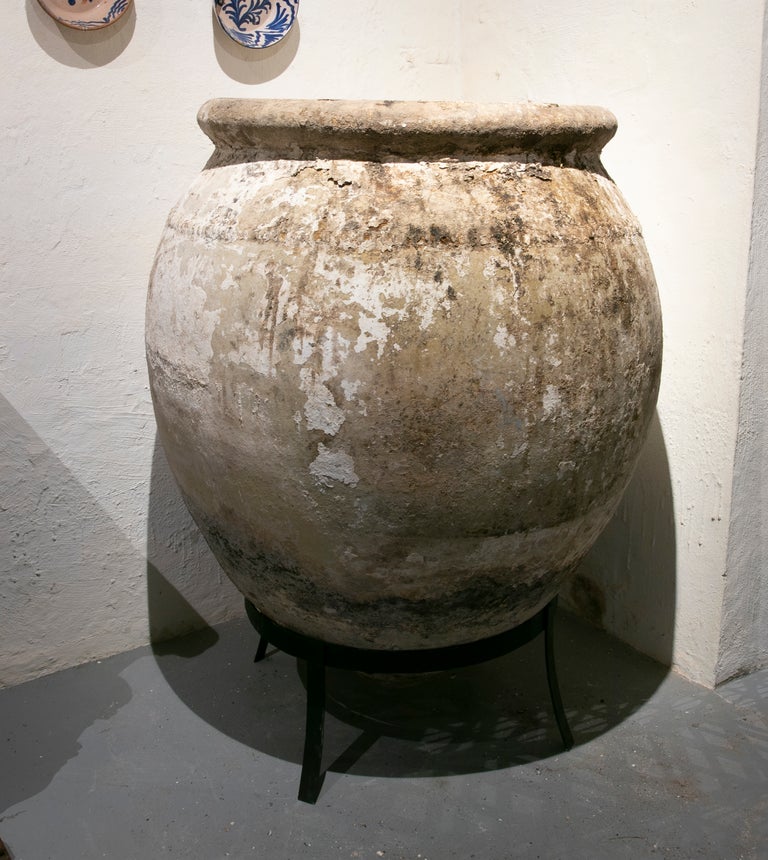 19th Century Spanish Whitewashed Ceramic Jar For Sale at 1stDibs