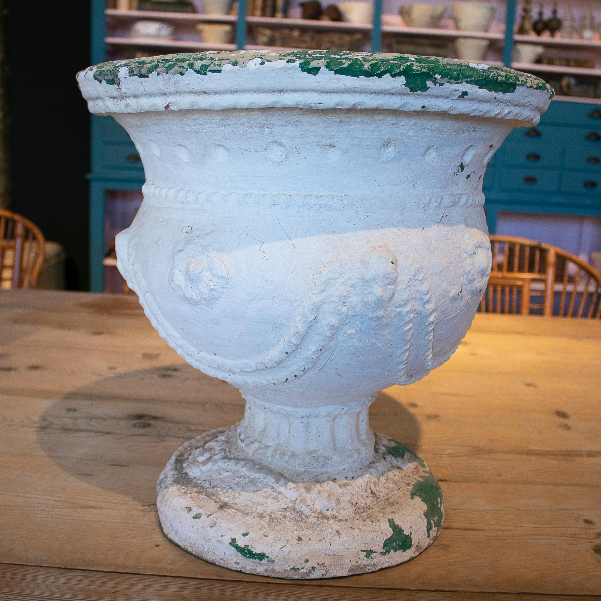 19th Century Spanish Whitewashed Handmade Ceramic Urn Vase In Good Condition For Sale In Marbella, ES