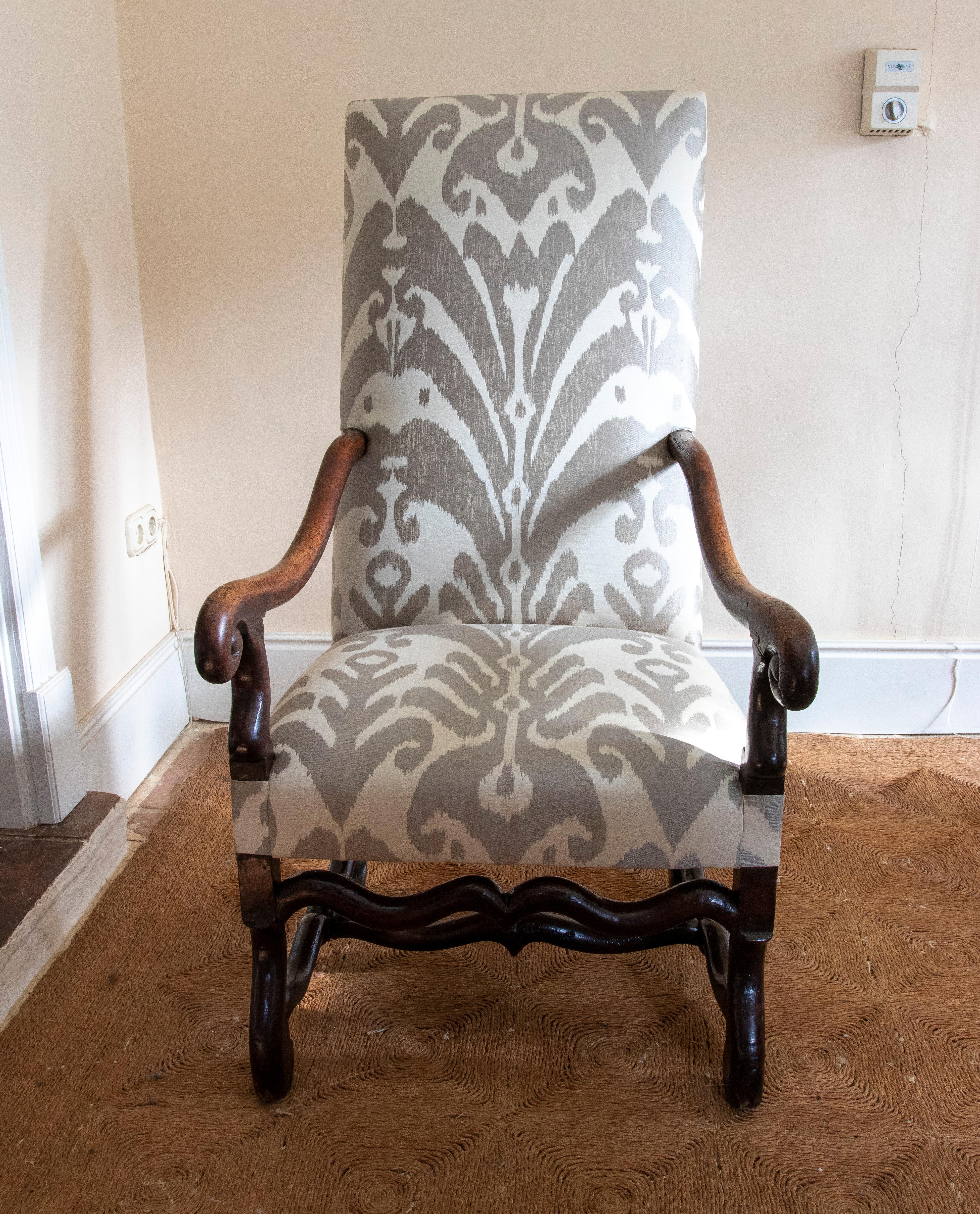 19th Century Spanish Wooden Armchair with High Backrest In Good Condition For Sale In Marbella, ES