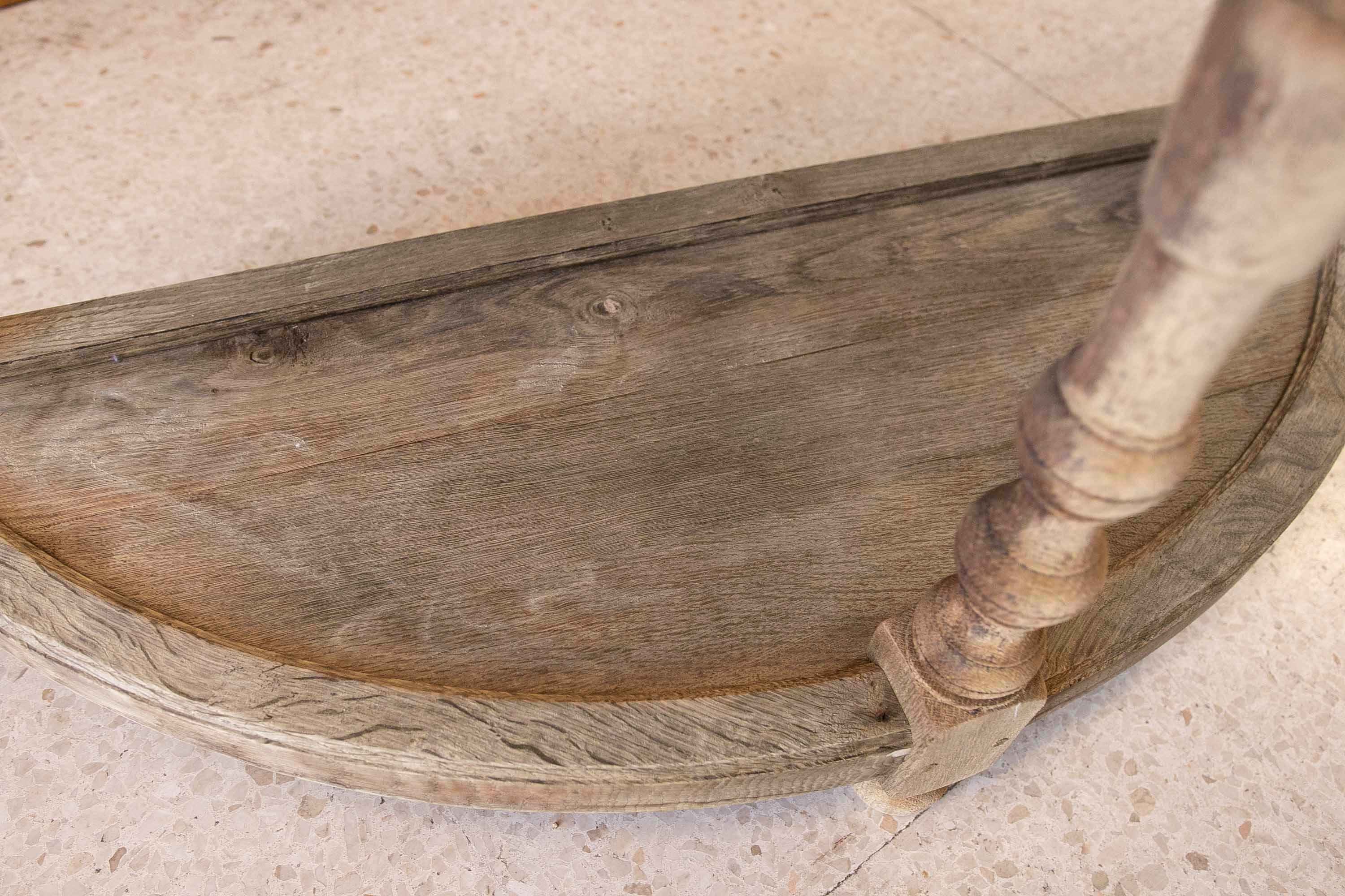 Spanische Holzkonsole aus dem 19. Jahrhundert in seiner natürlichen Farbe mit gedrechselten Beinen im Angebot 11