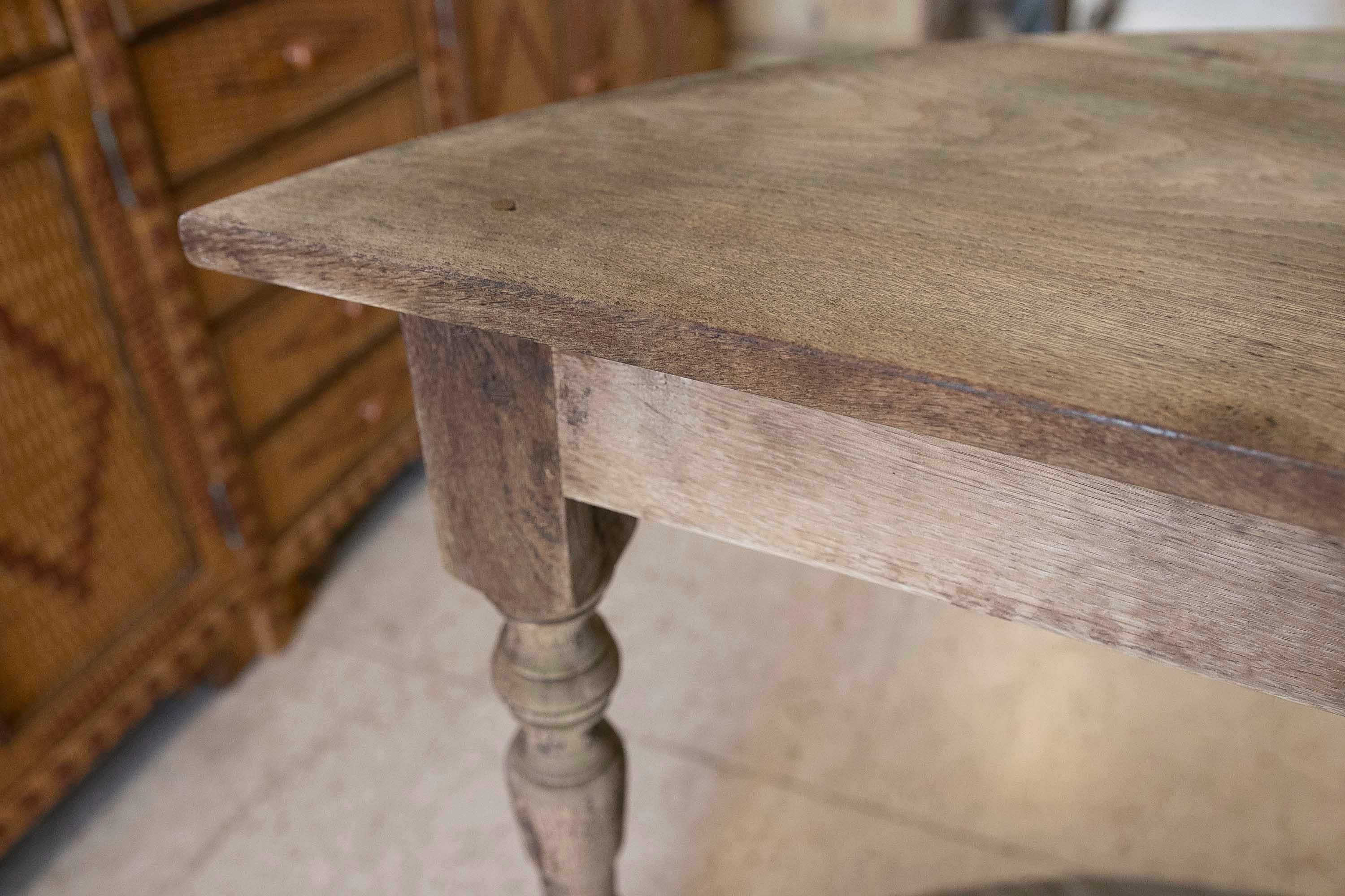 19th Century Spanish Wooden Console in its Natural Colour with Turned Legs For Sale 16