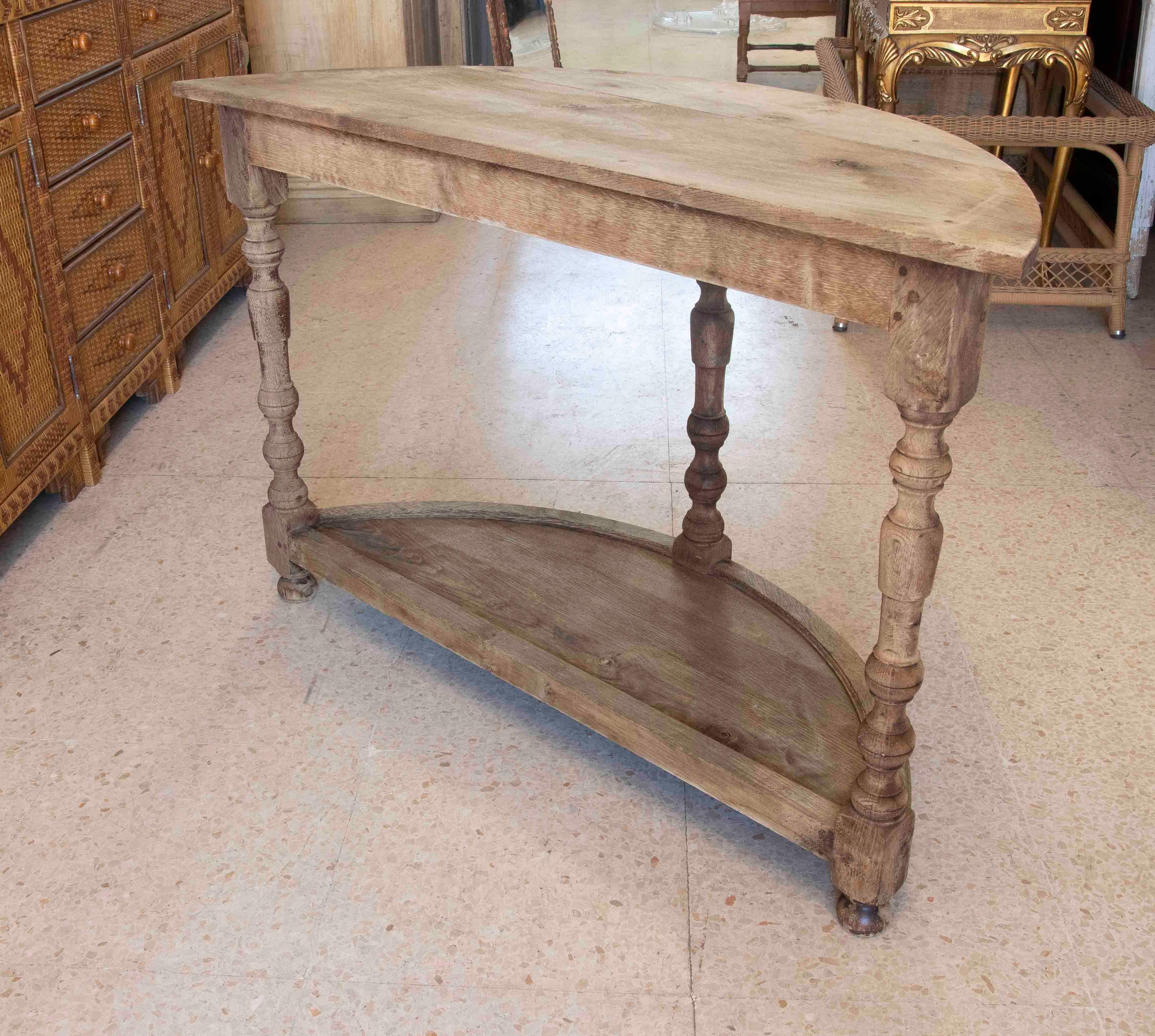 19th Century Spanish Wooden Console in its Natural Colour with Turned Legs For Sale 4