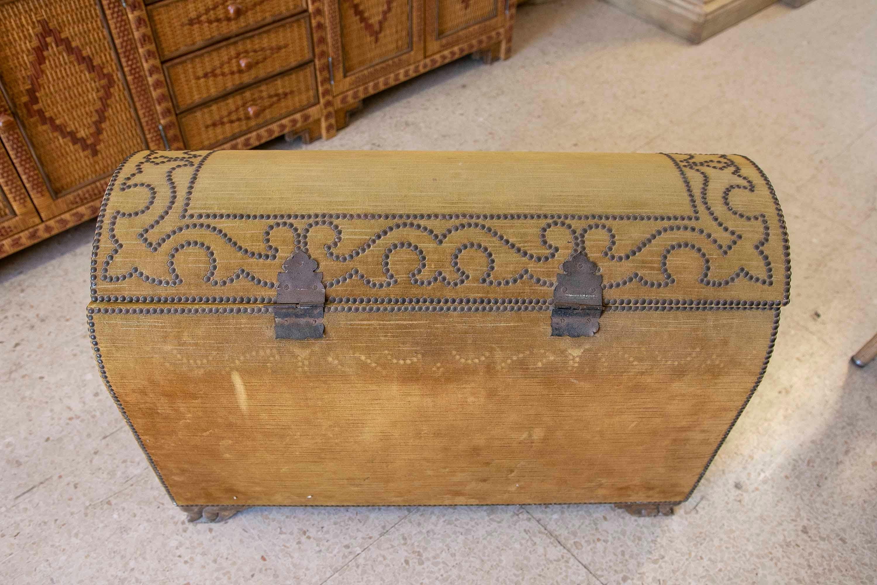 19th Century Spanish Wooden Trunk Lined with Yellow Velvet Fabric For Sale 10