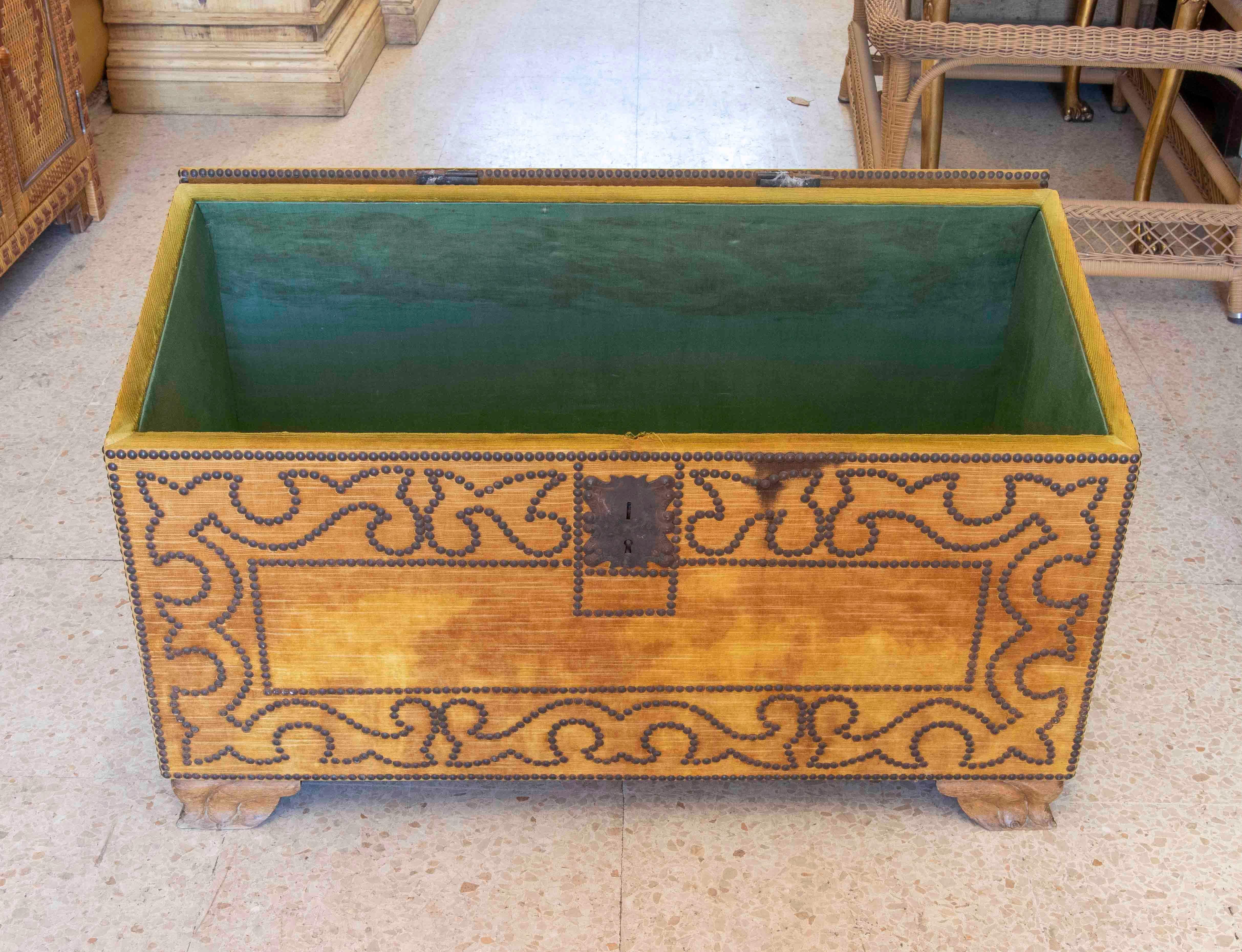 19th Century Spanish Wooden Trunk Lined with Yellow Velvet Fabric For Sale 1