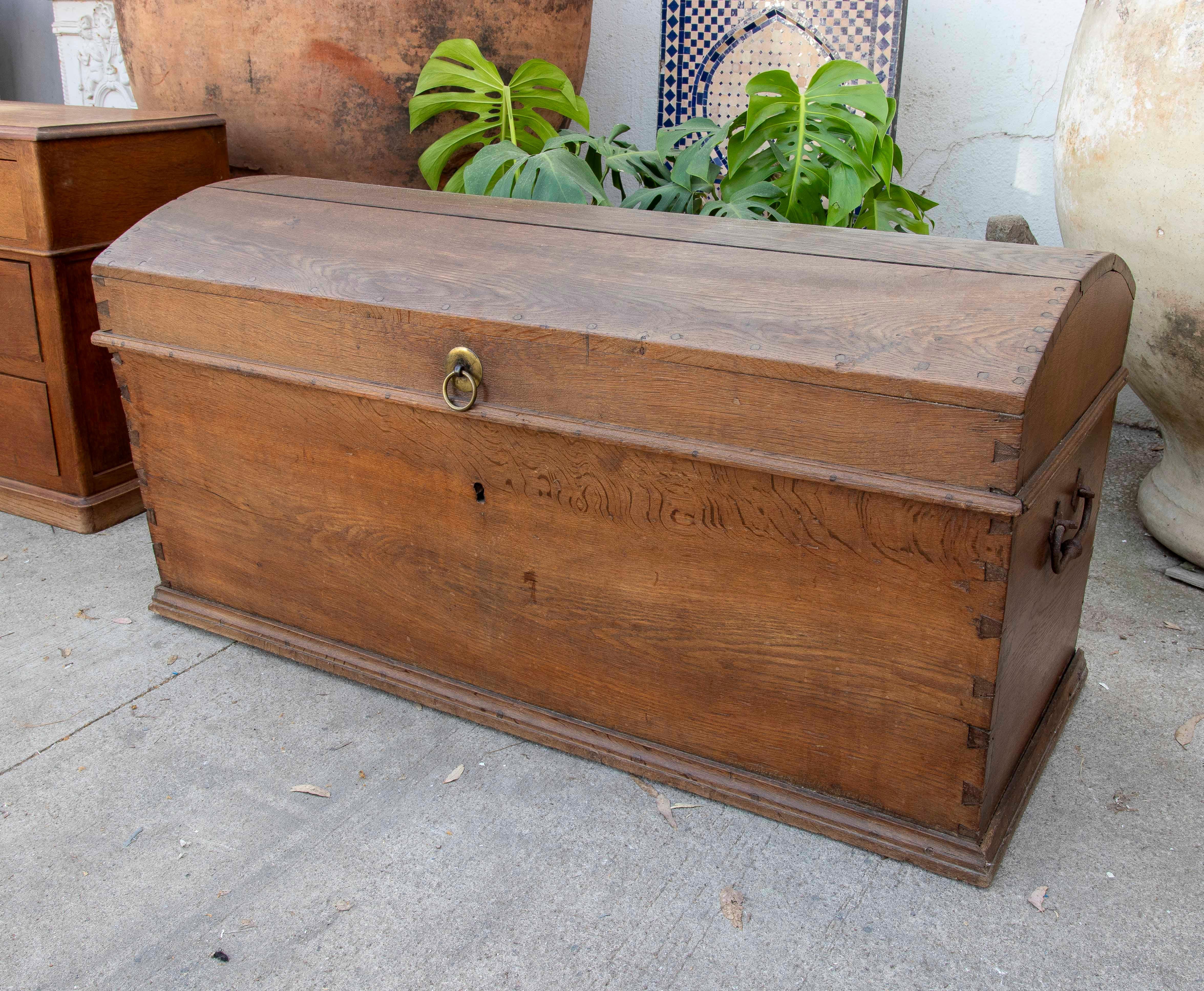 19th Century Spanish Wooden Trunk with Iron and Bronze Handles In Good Condition For Sale In Marbella, ES