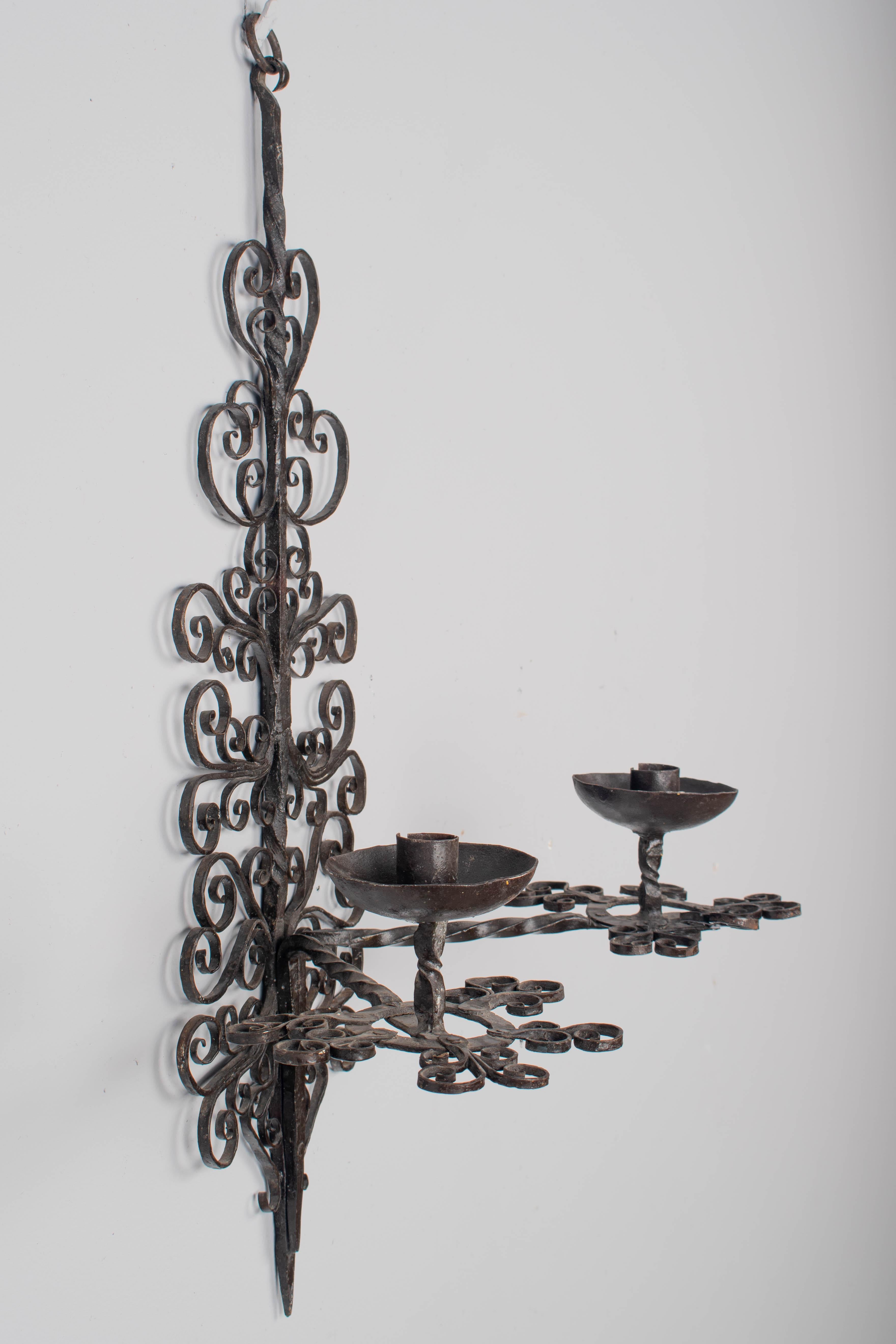 Coppia di candelabri in ferro battuto del XIX secolo, in Spagna in vendita 2