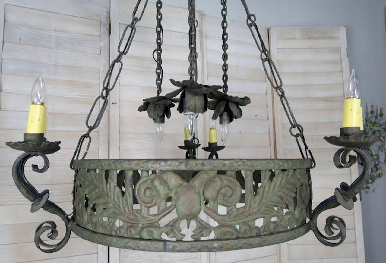 Lampadario in ferro battuto spagnolo del XIX secolo in vendita 1
