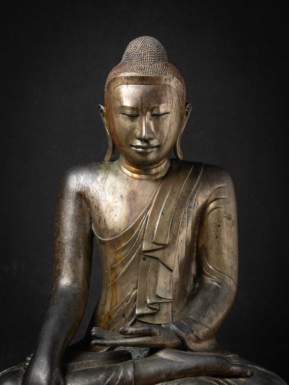 This late 19th century Special antique bronze Mandalay Buddha statue is a truly unique and special collectible piece. Standing at 83 cm high, 61 cm wide, and 39 cm deep, it is made of bronze. The intricate details on the statue are adding to its