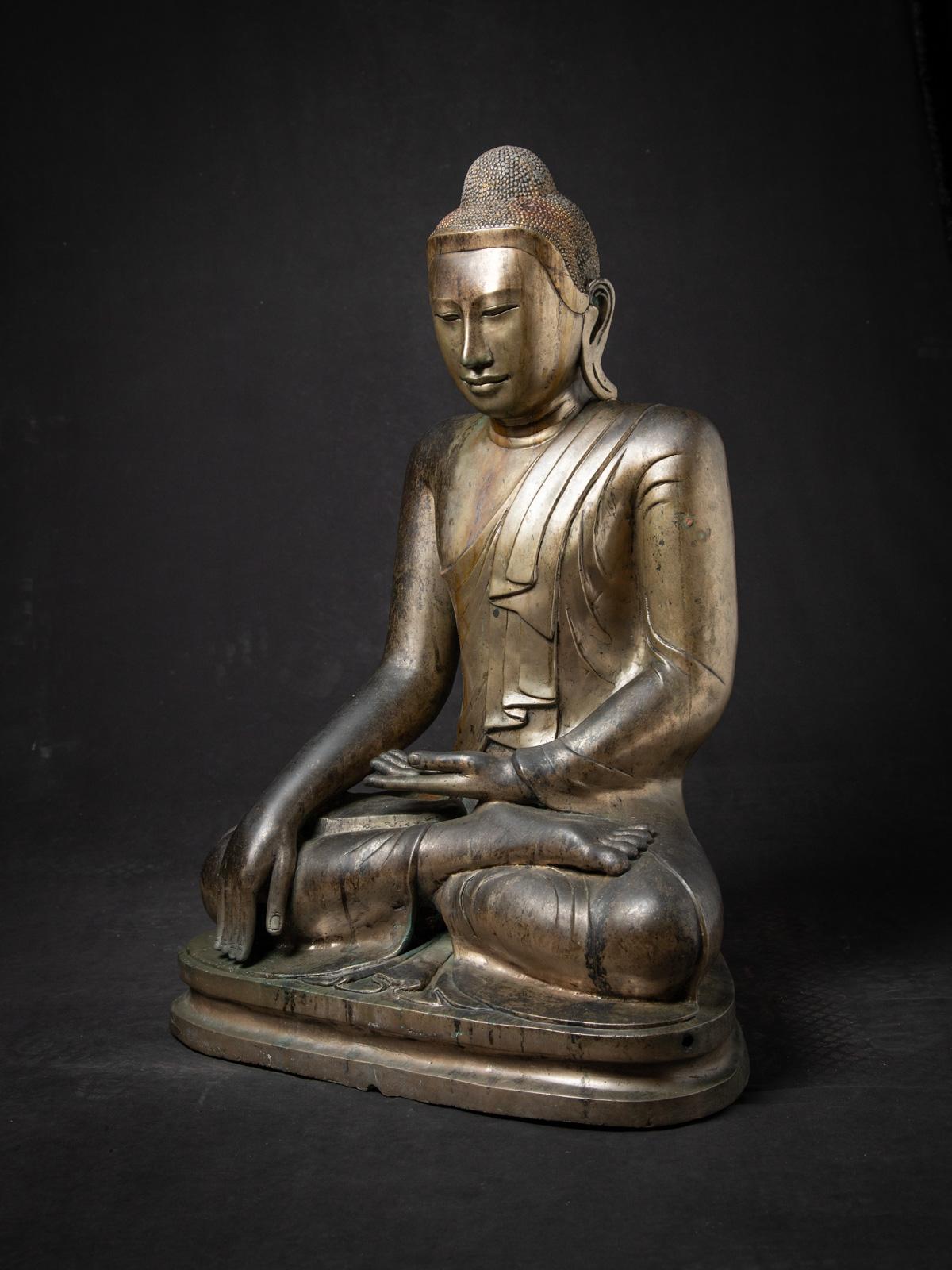 19th century Special antique bronze Mandalay Buddha statue from Burma In Good Condition In DEVENTER, NL