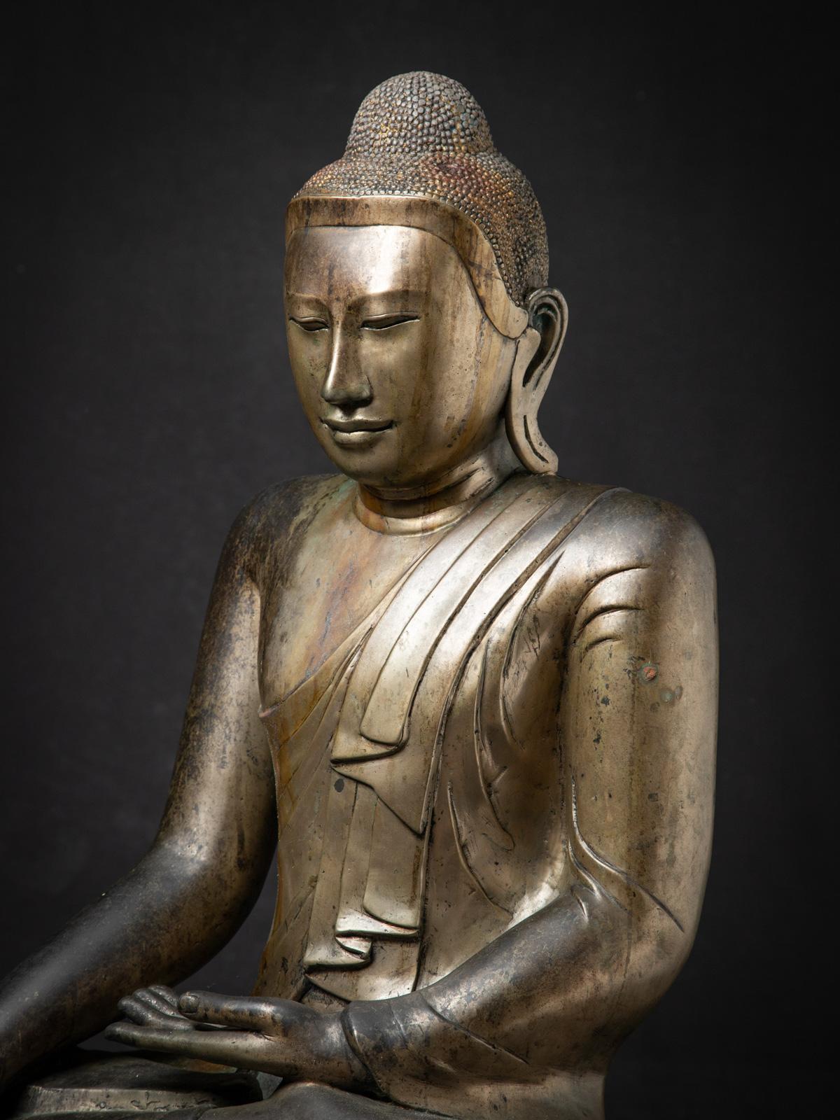 19th Century 19th century Special antique bronze Mandalay Buddha statue from Burma