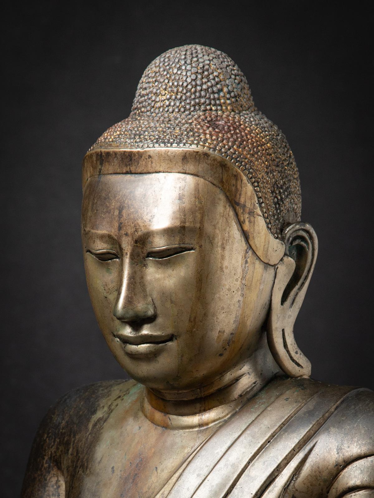 Bronze 19th century Special antique bronze Mandalay Buddha statue from Burma