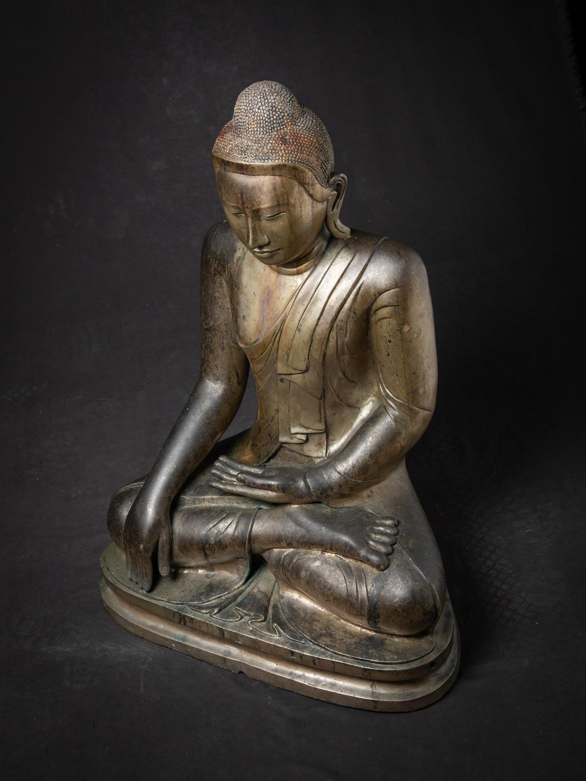 19th century Special antique bronze Mandalay Buddha statue from Burma 1