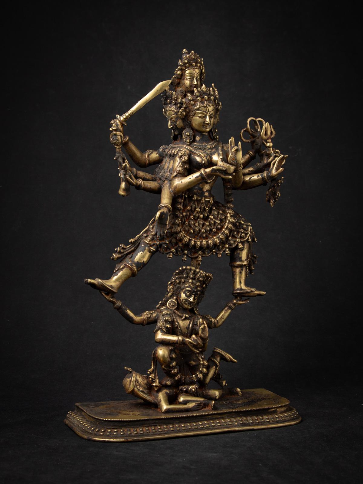 Statua speciale in bronzo antico Siddhi Laksmi del XIX secolo proveniente dal Nepal in vendita 1