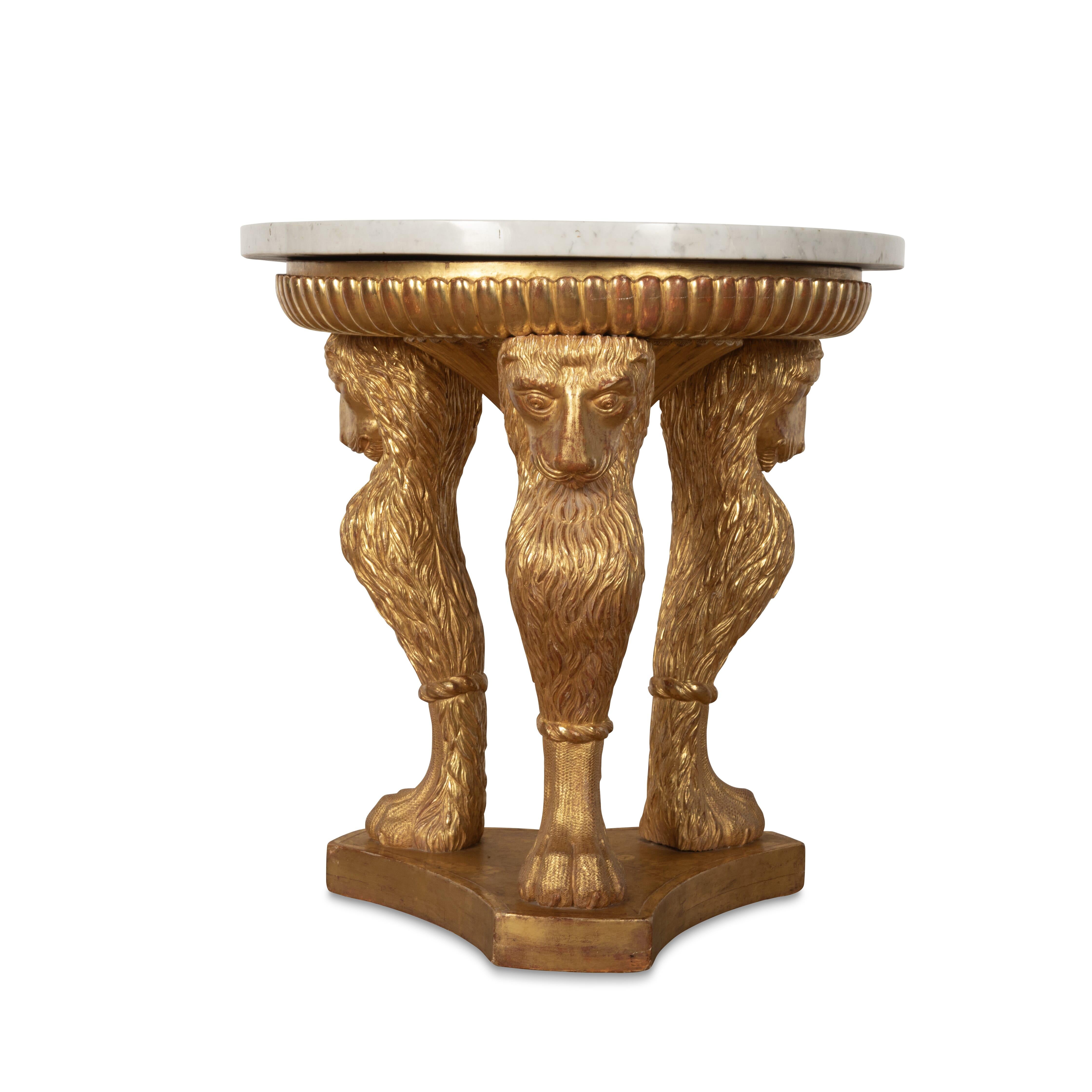 italien Table centrale en marbre et bois doré du 19ème siècle en vente