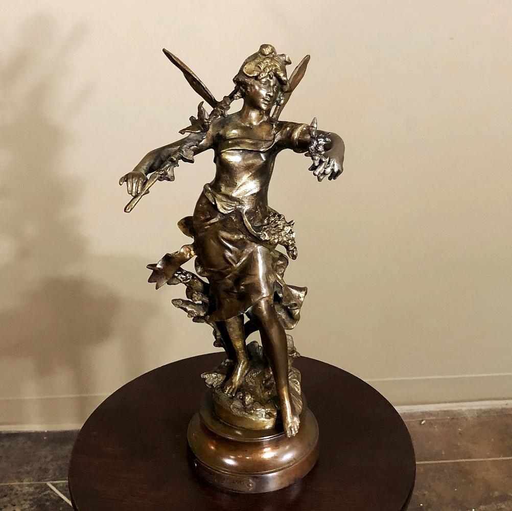 Moreau-Statue aus Zinn 19. Jahrhundert ~ Nymphe de Bois ist eine bezaubernde Darstellung der mythischen Waldnymphe aus der antiken Legende, geschaffen von Louis Moreau, einem der erstaunlichen Mitglieder der Moreau-Familie, die die Welt der