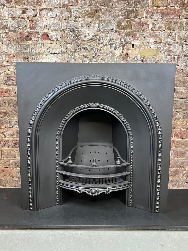 19th Century Spiked Cast Iron Arched Fireplace Insert.
Simple But Stylish Pattern Detail Running Along The Arch Band. Spiked Front Bars. 
Recently Salvaged From A Central London Town House And In Good Condition.
Complete With Its Original Front Bars