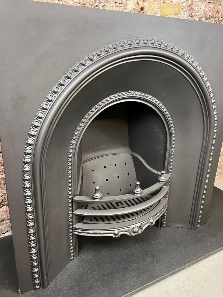 19th Century Spiked Cast Iron Arched Fireplace Insert For Sale 1
