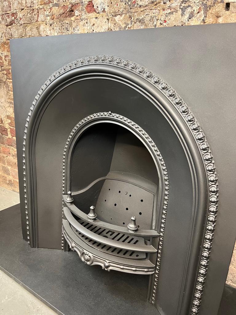 19th Century Spiked Cast Iron Arched Fireplace Insert For Sale 2