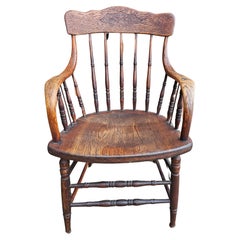 Silla de brazos continuos Windsor de madera de roble del siglo XIX