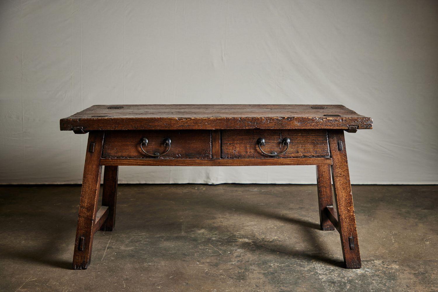 19. Jahrhundert, Tisch mit gespreizten Beinen im Zustand „Gut“ im Angebot in Pasadena, CA