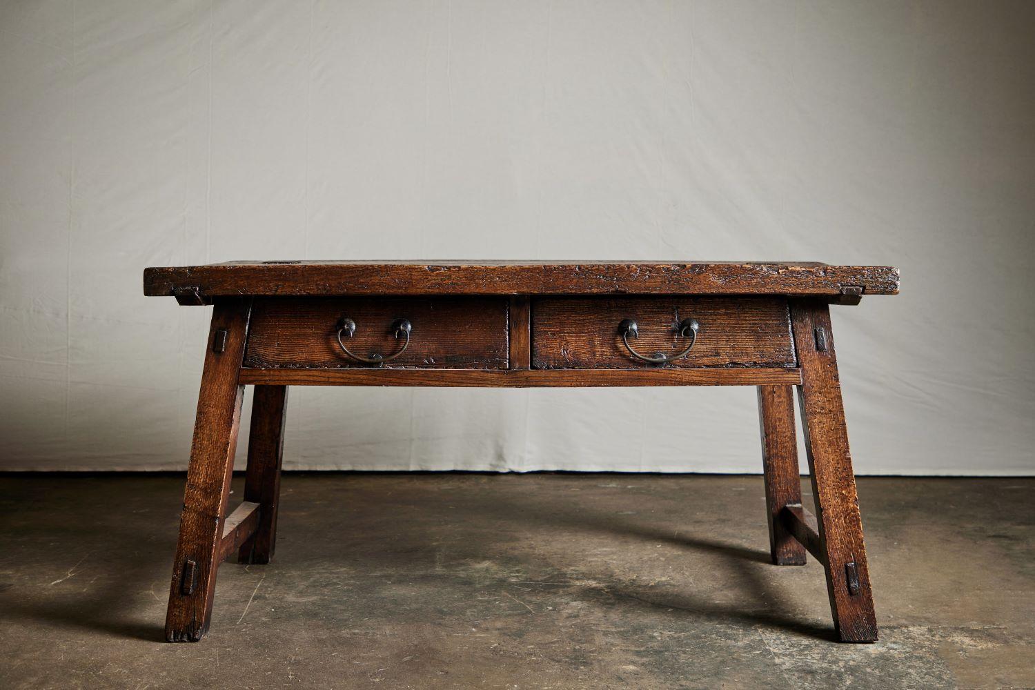 19. Jahrhundert, Tisch mit gespreizten Beinen (Eichenholz) im Angebot