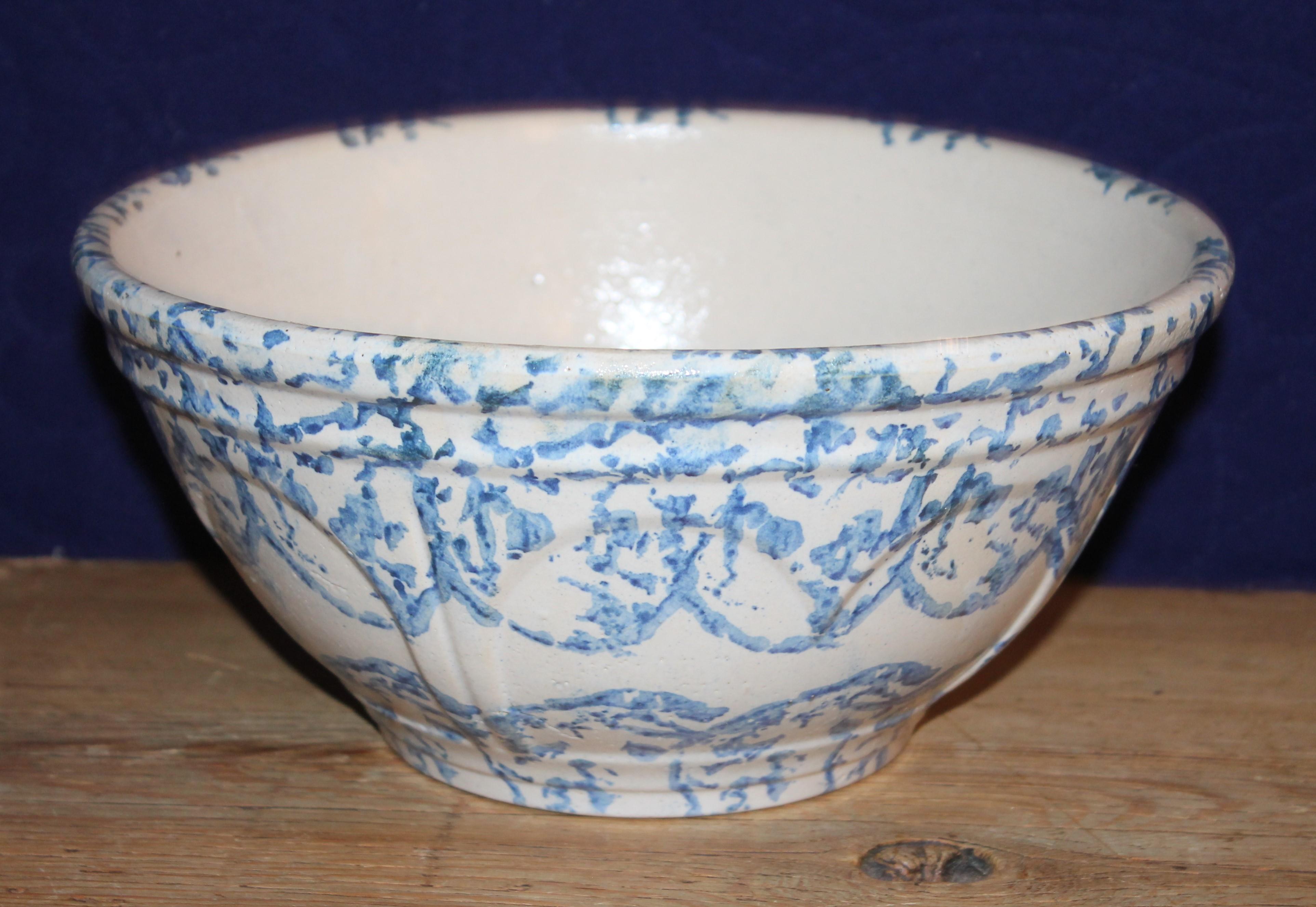 Hand-Painted 19th Century Sponge Ware Mixing Bowls / Collection of Four For Sale