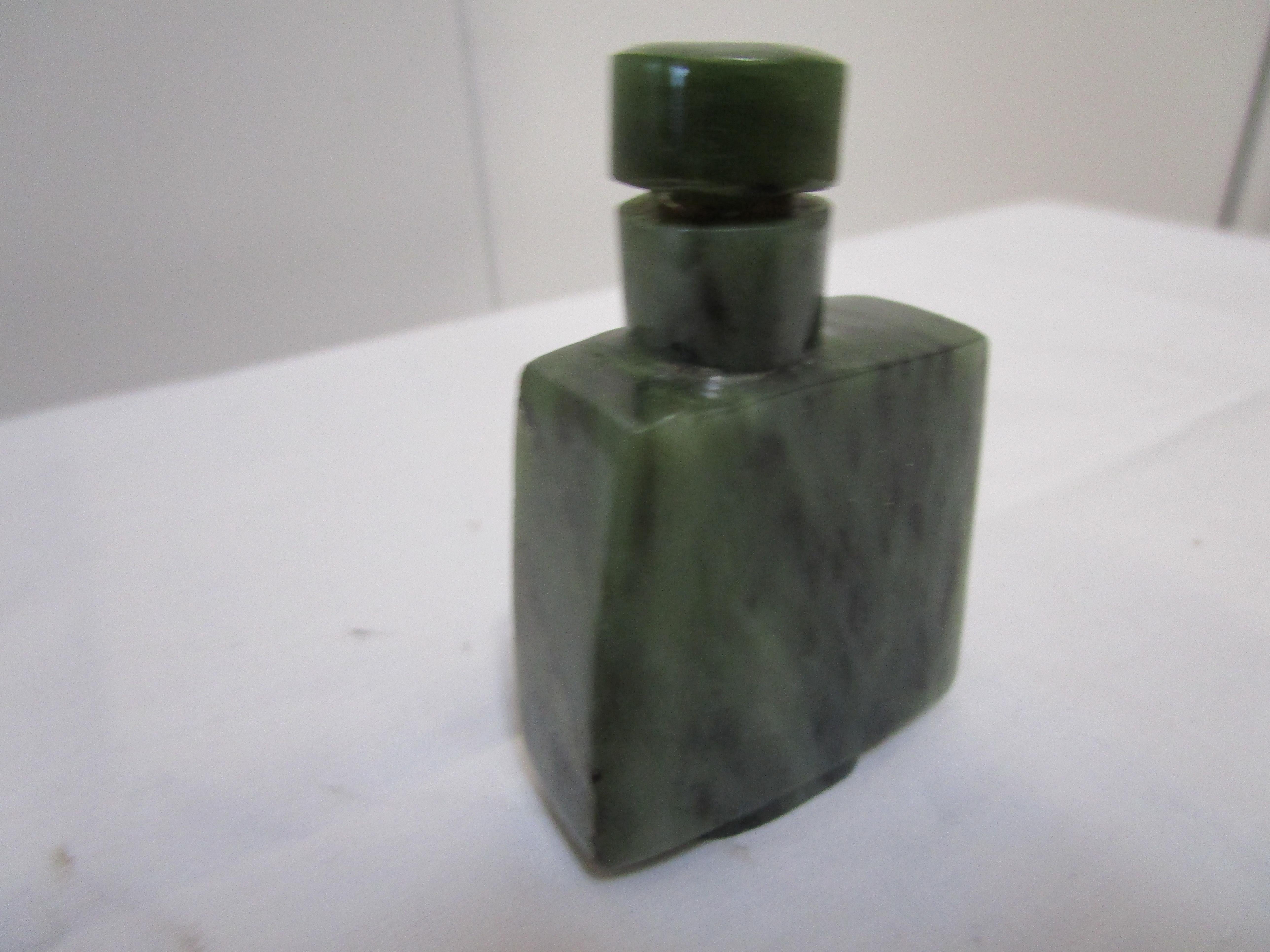 Tabacchiera di giada Spinach quadrata del XIX secolo con design unico in vendita 4