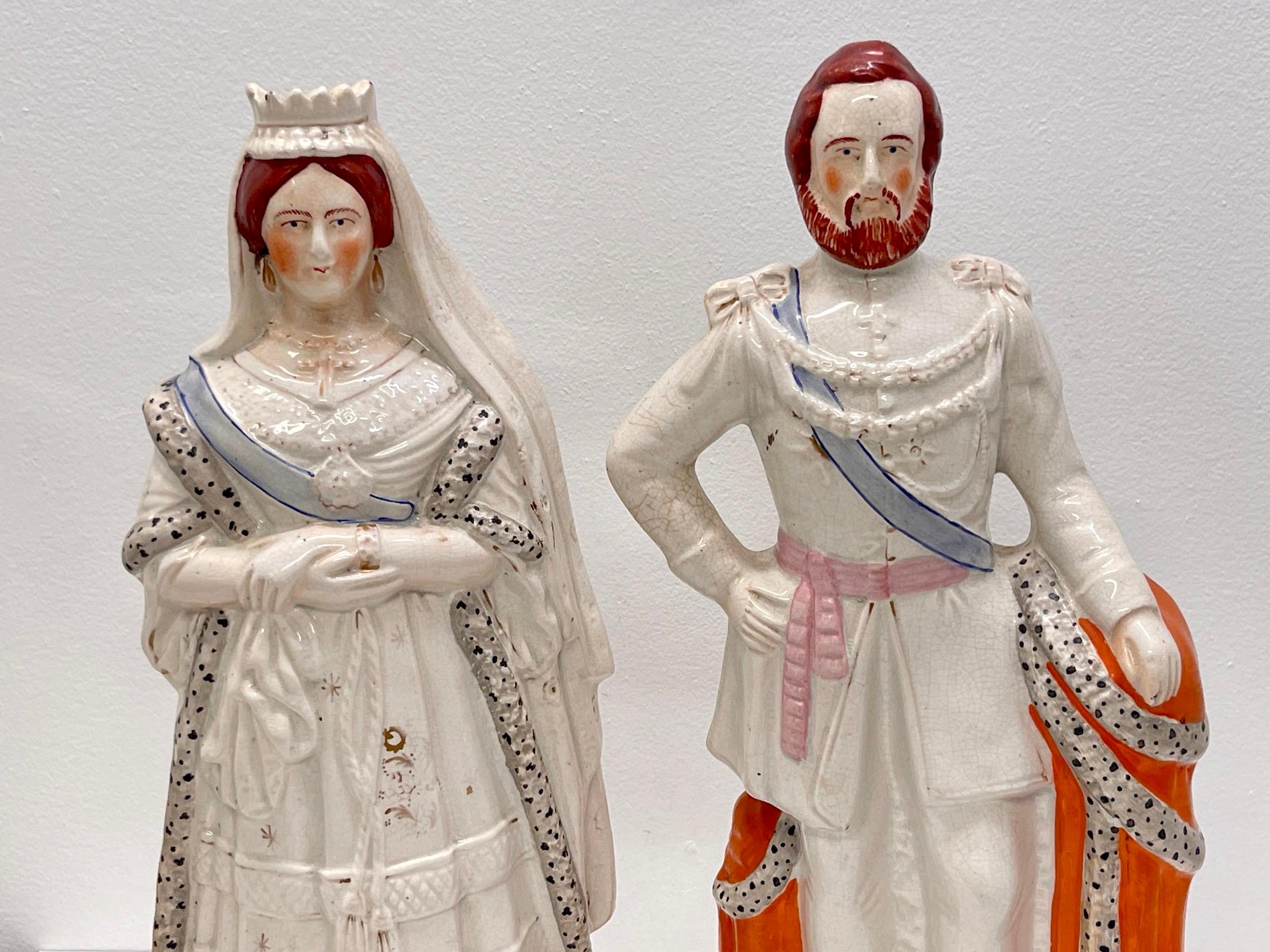 Apogée victorien Figurines du 19ème siècle en Staffordshire représentant la Reine Victoria et le Prince Albert 'Large'. en vente