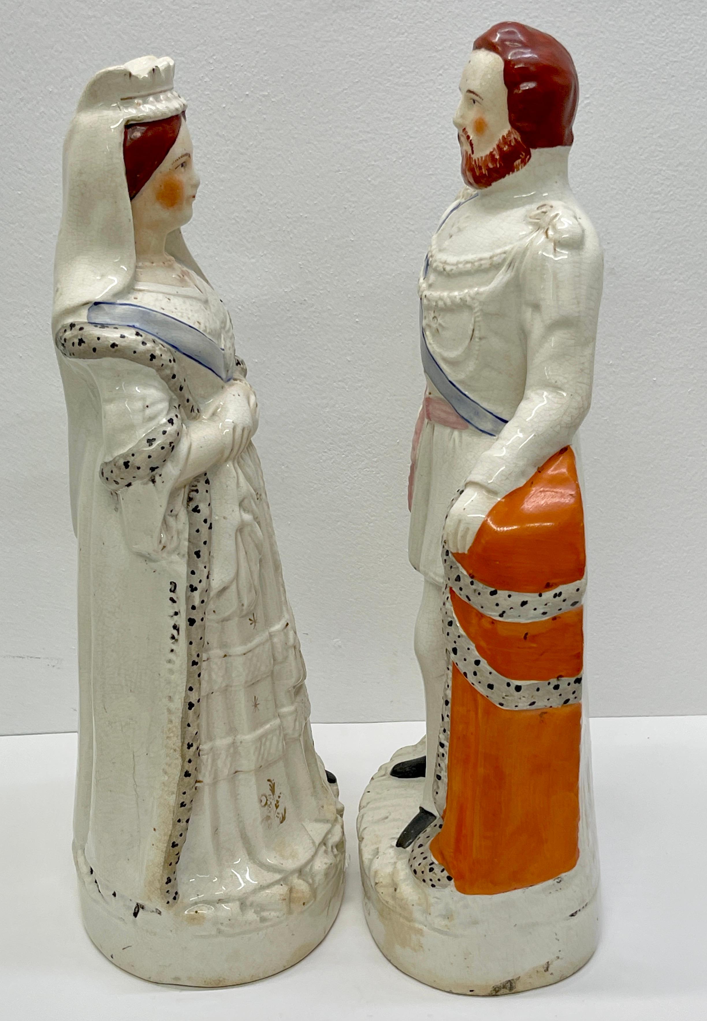 Anglais Figurines du 19ème siècle en Staffordshire représentant la Reine Victoria et le Prince Albert 'Large'. en vente