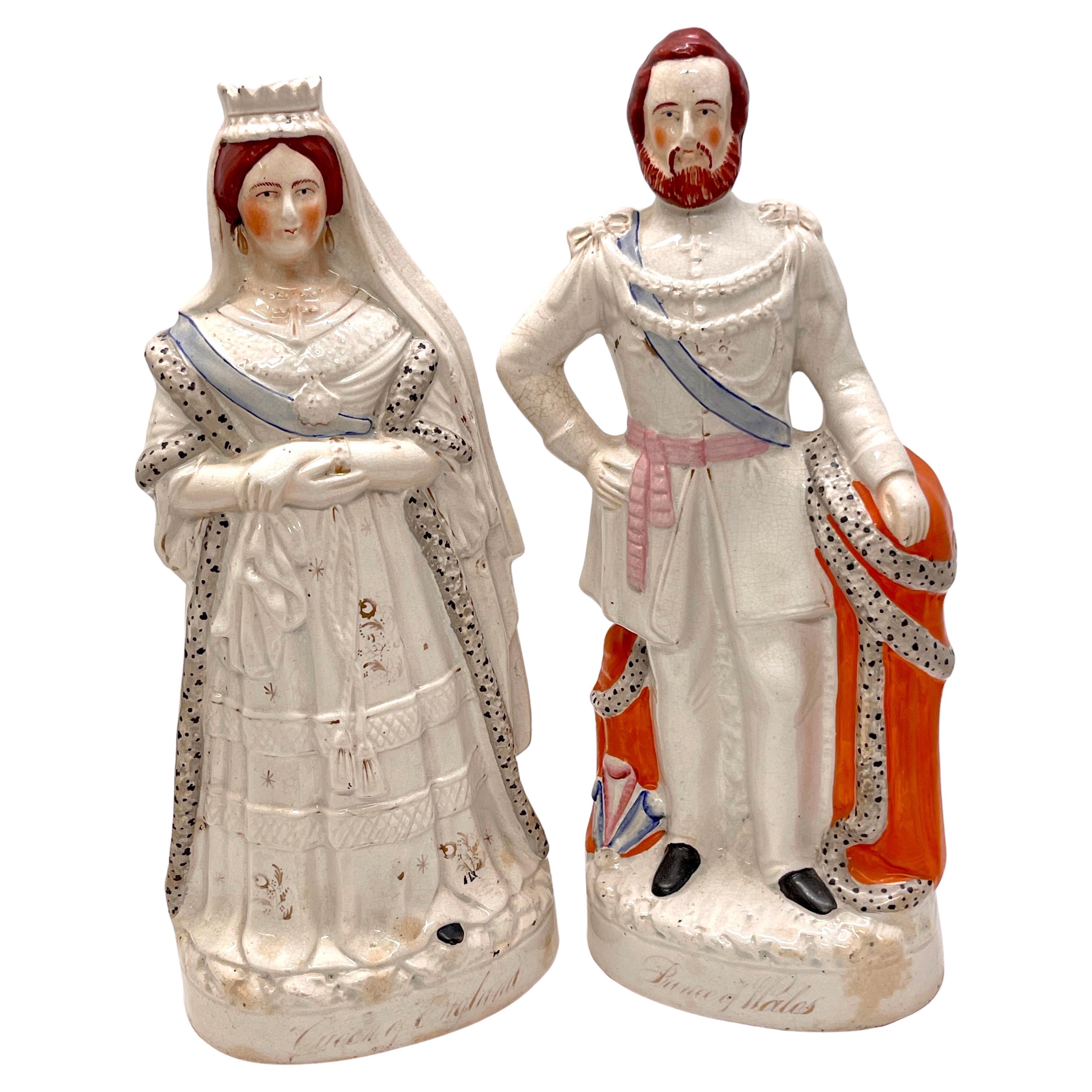 Figurines du 19ème siècle en Staffordshire représentant la Reine Victoria et le Prince Albert 'Large'.
