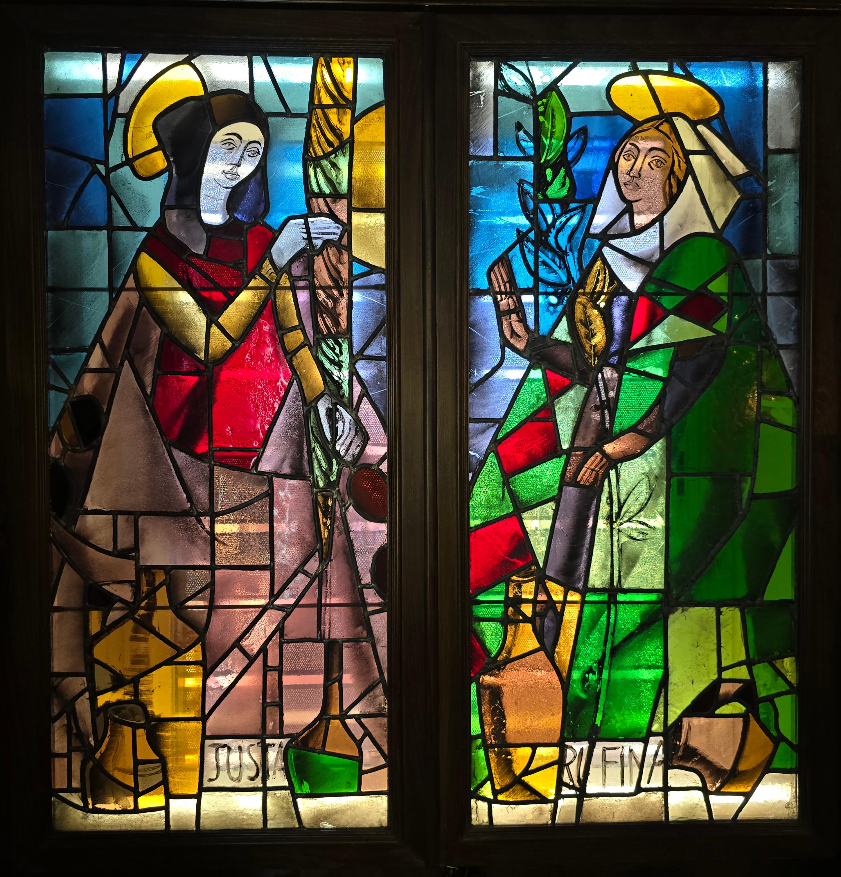 Milieu du XIXe siècle Panneaux de vitrail du XIXe siècle représentant Sainte-Justa et Sainte-Rufina en vente