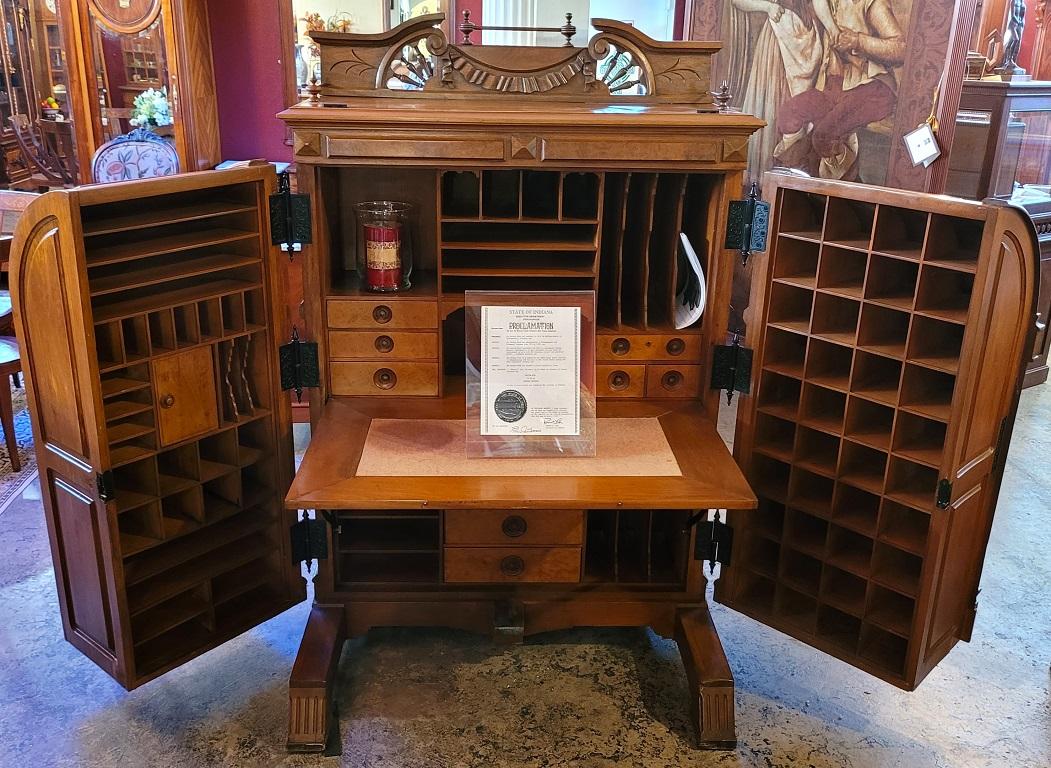 Standard-Schreibtisch aus Wolle des 19. Jahrhunderts im Angebot 13