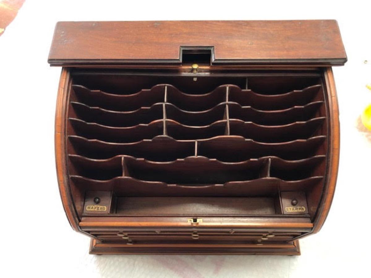 Acajou Bureau/boîte stationnaire du 19ème siècle à plateau roulant en vente