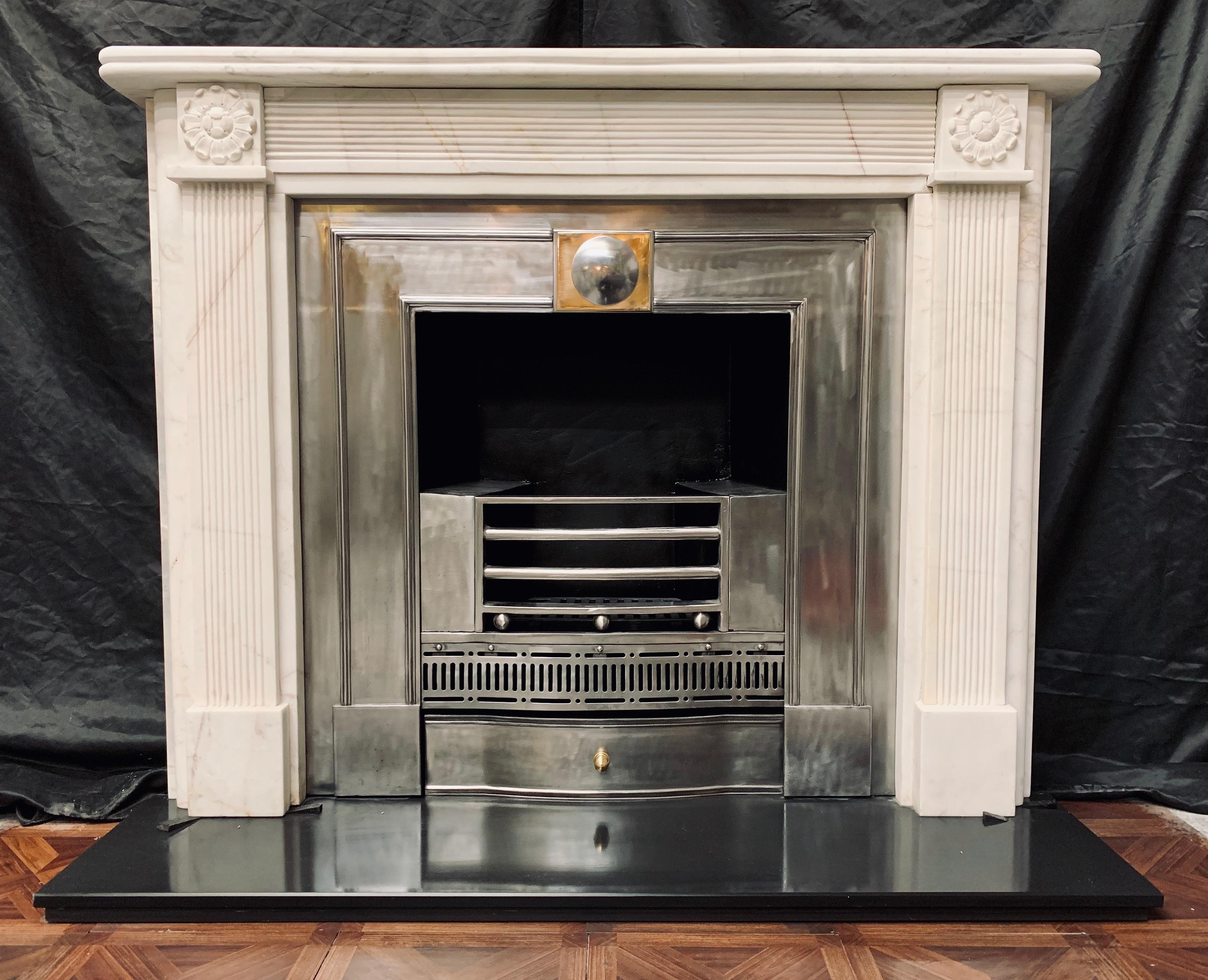 19th Century Statuary Marble Regency Style Carved Fireplace Surround In Good Condition In Edinburgh, GB