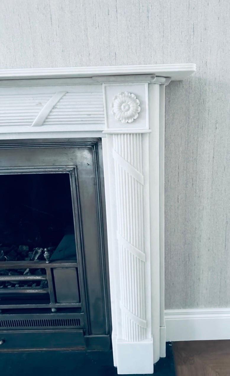 Intagliato 19th Century Statuary Marble Regency
Style Carved Fireplace Surround in vendita